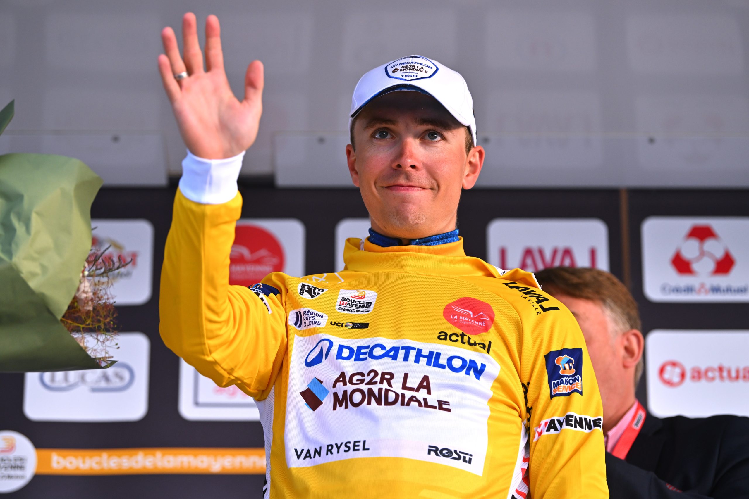 Benoit Cosnefroy é o primeiro camisola amarela da Boucles de la Mayenne (Foto: Getty Images)