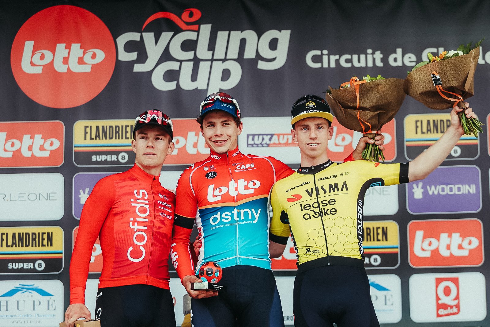 Pódio do Circuit de Wallonie com Axel Zingle, Arnaud De Lie e Matthew Brennan
