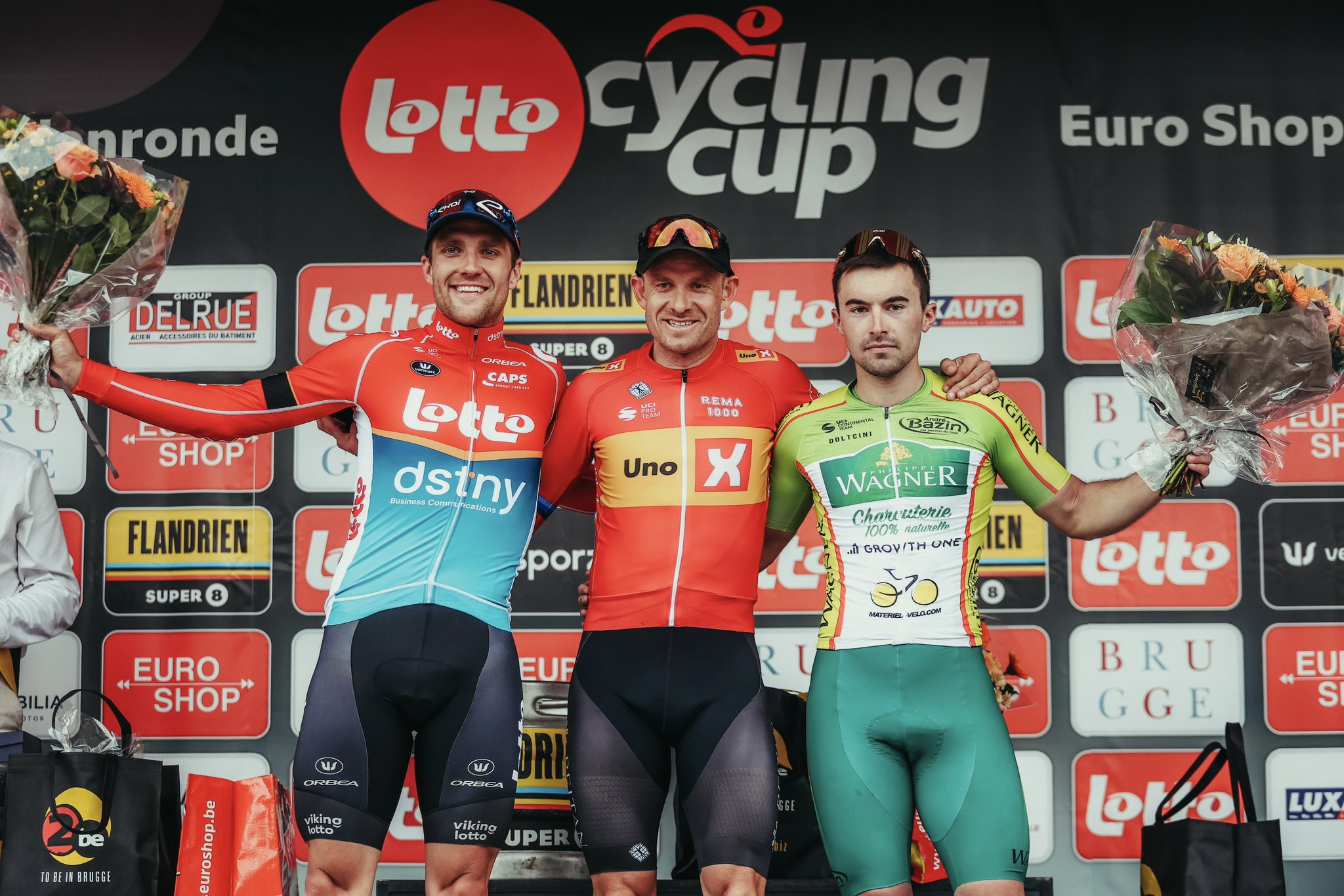 Pódio da Elfstedenronde com Jarne Van de Paar, Alexander Kristoff e Pierre Barbier (Foto: PhotoNews)