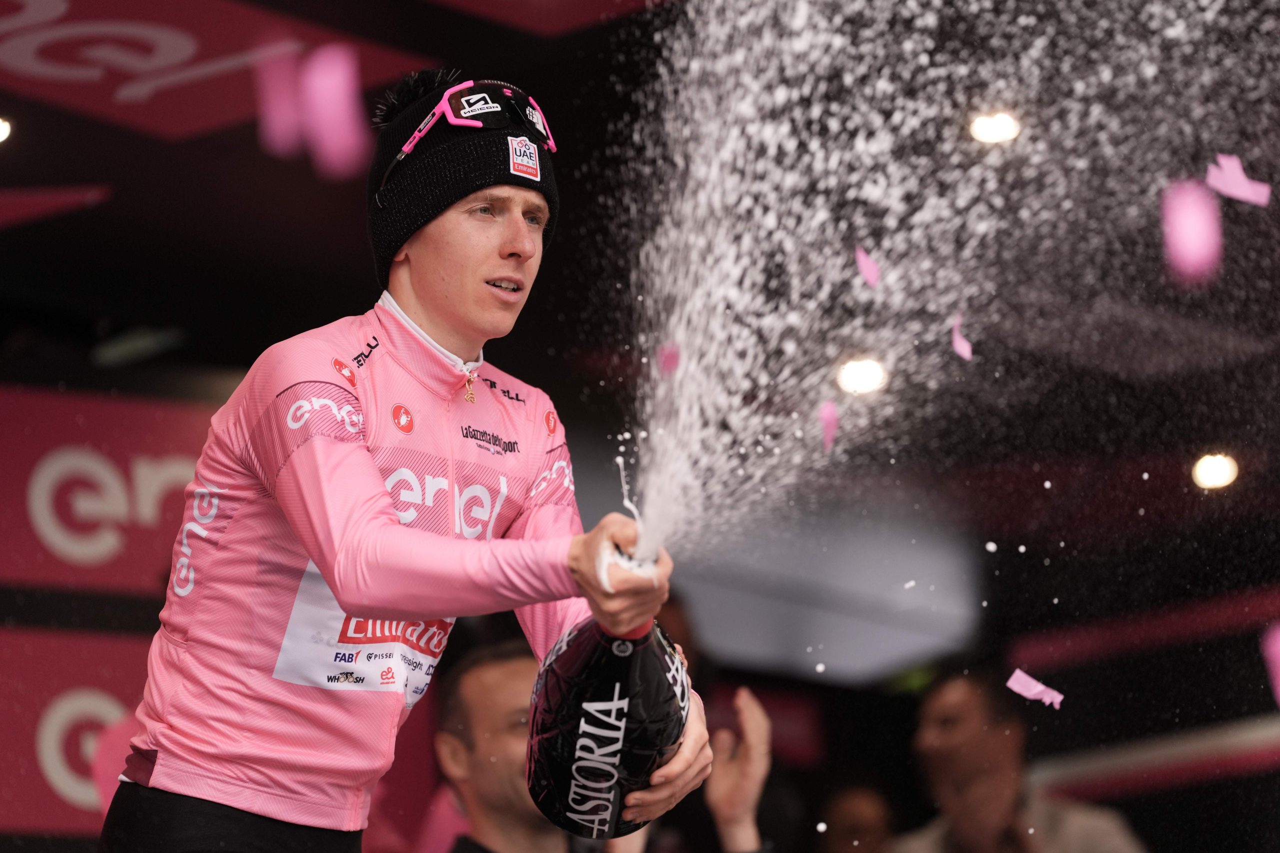 Tadej Pogacar segue o Maglia Rosa do Giro d'Italia (Foto: Giro d'Italia)