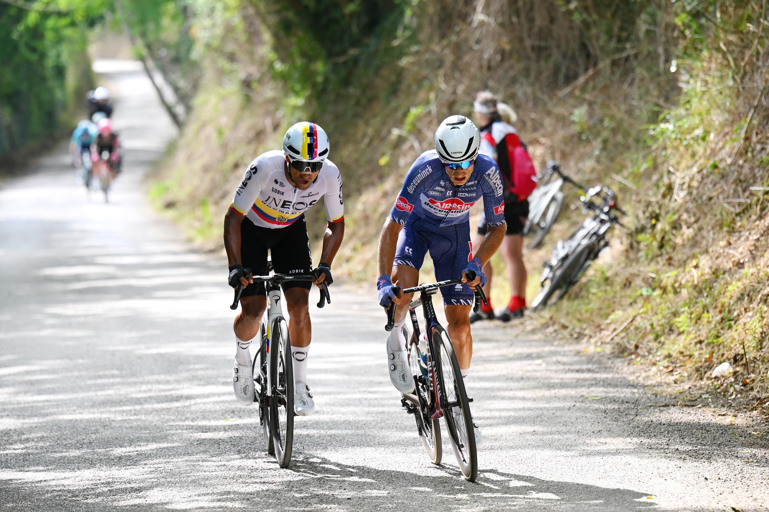 Jhonatan Narvaez e Quinten Hermans ainda tentaram chegar a Julian Alaphilippe (Foto: Getty Images)