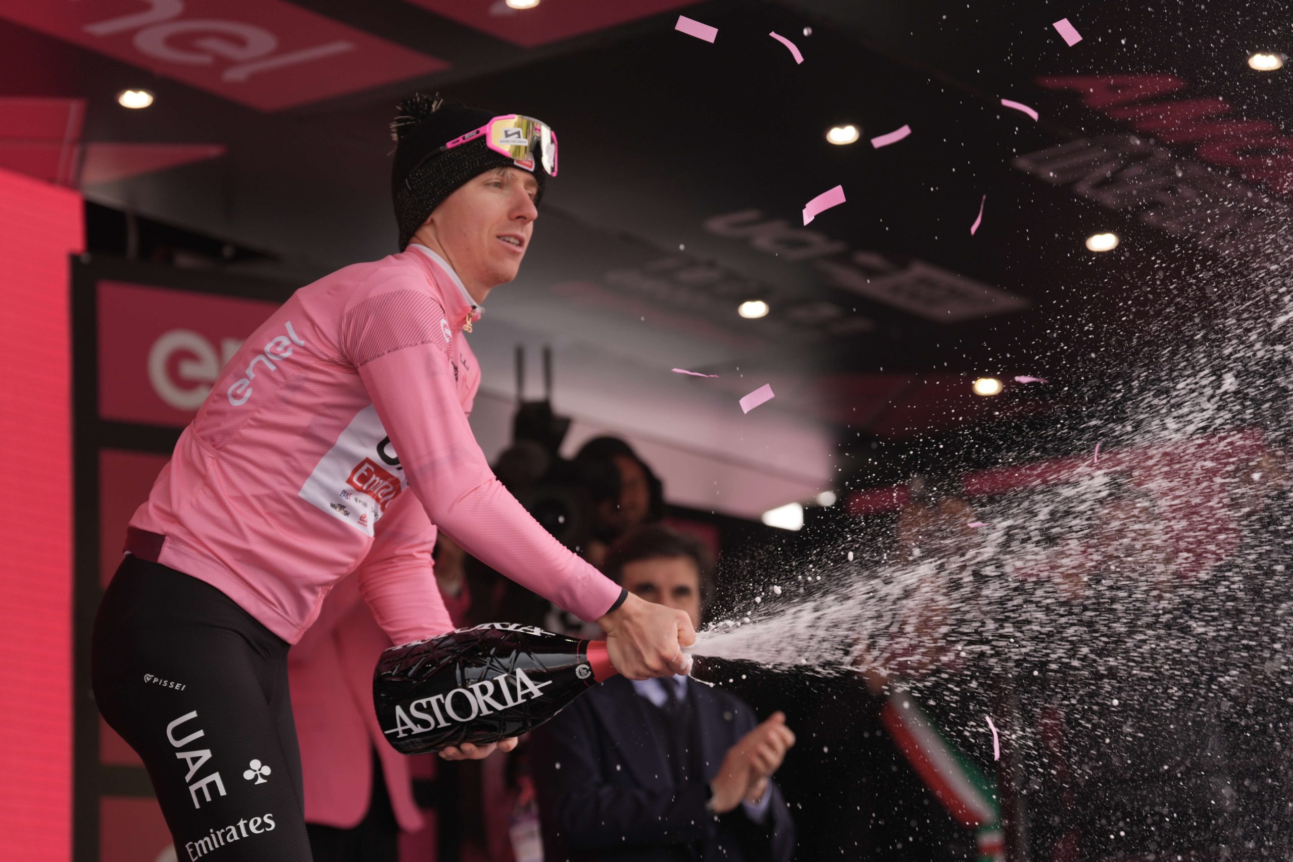 Tadej Pogacar segue o Maglia Rosa do Giro d'Italia (Foto: Giro d'Italia)