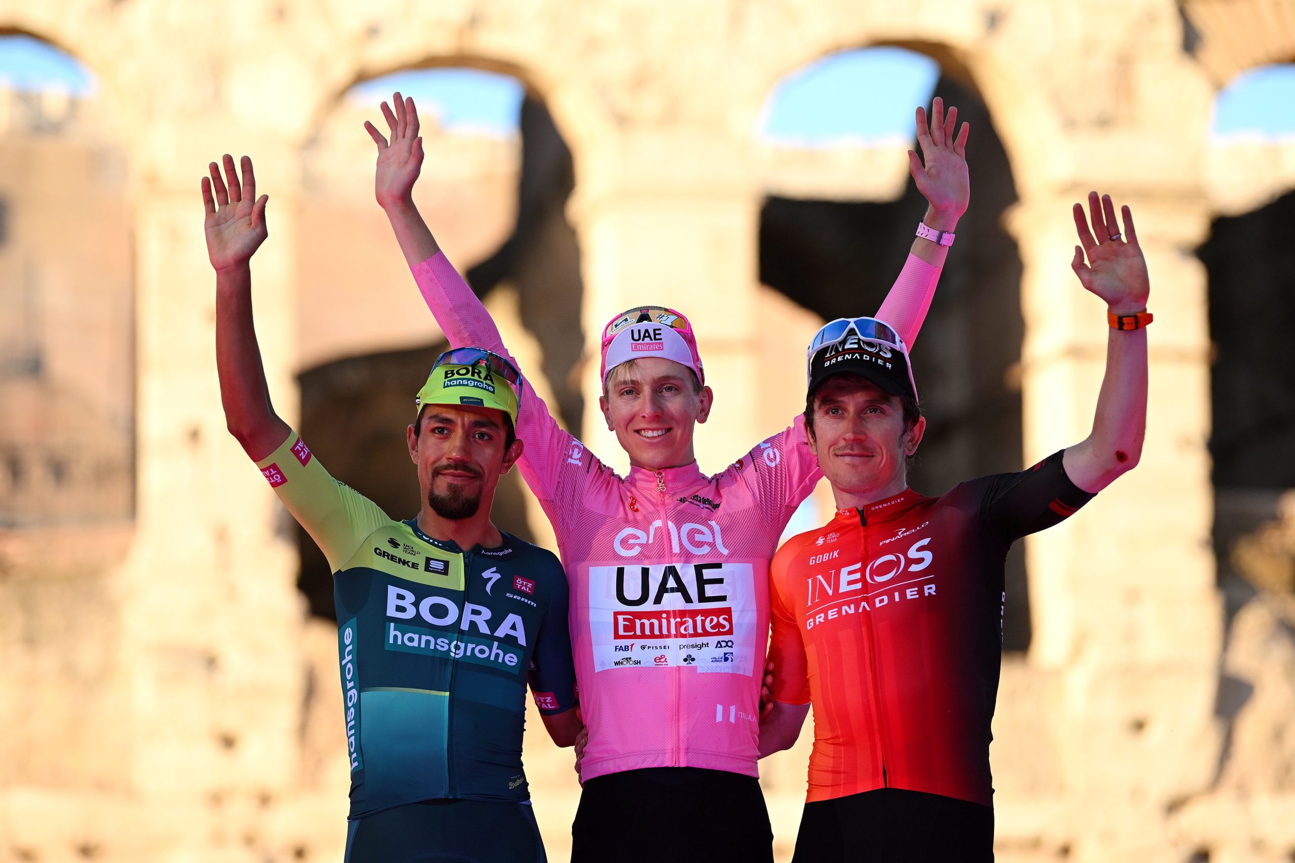 Pódio do 107º Giro d'Italia com Daniel Martinez, Tadej Pogacar e Geraint Thomas (Foto: Getty Images)