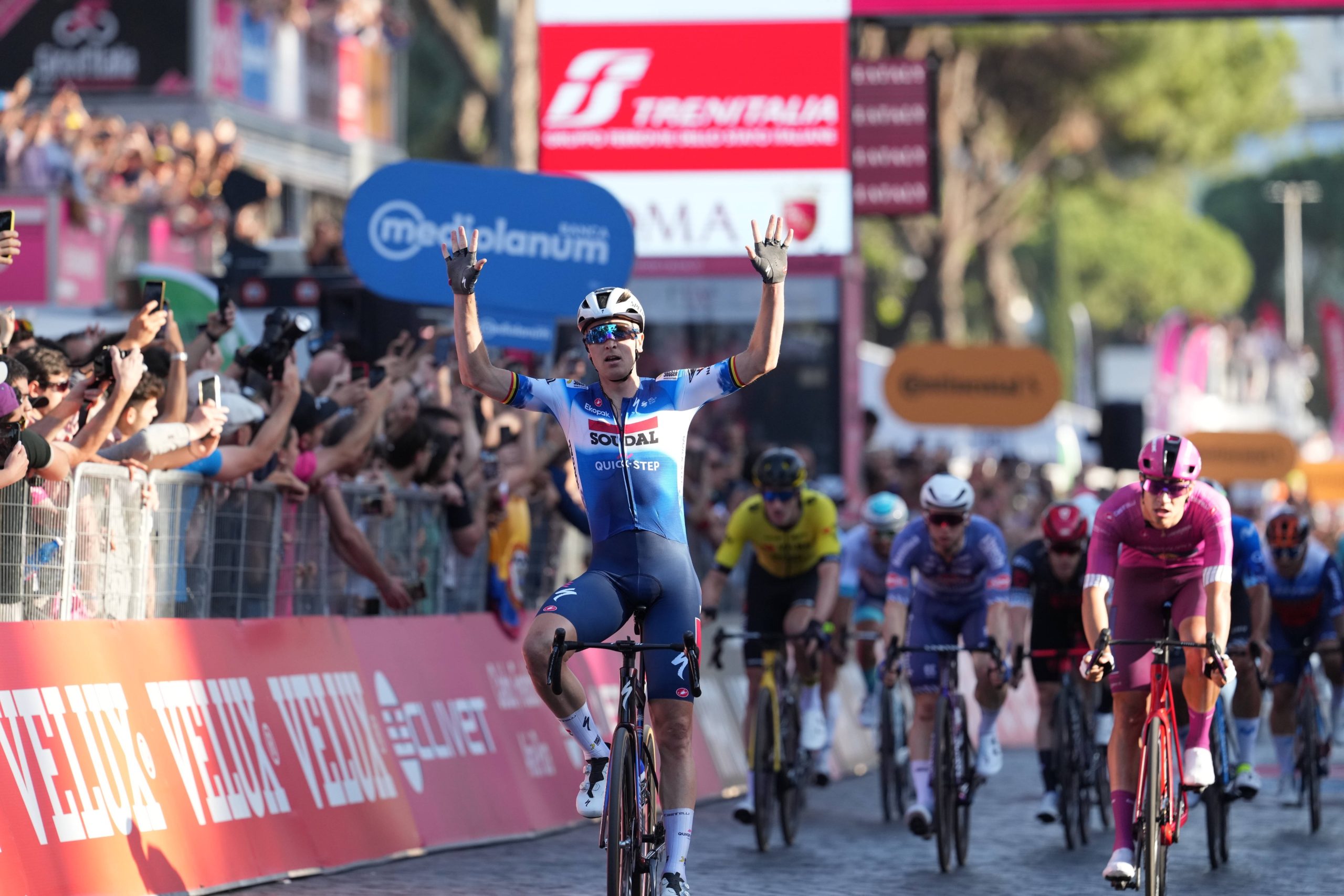 Tim Merlier fez o hat-trick na última etapa do Giro d'Italia (Foto: Giro d'Italia)