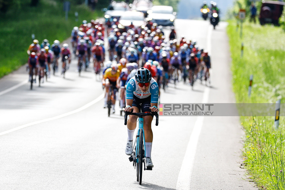 Daniela Campos tentou formar a fuga do dia na etapa 1 da Itzulia Women (Foto: Sprint Cycling Agency)