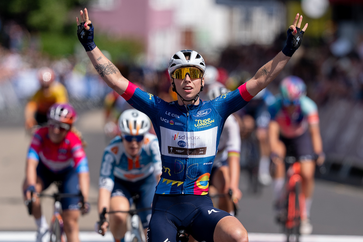 Imparável Lorena Wiebes bisa na etapa 2 da RideLondon e aumenta a liderança!