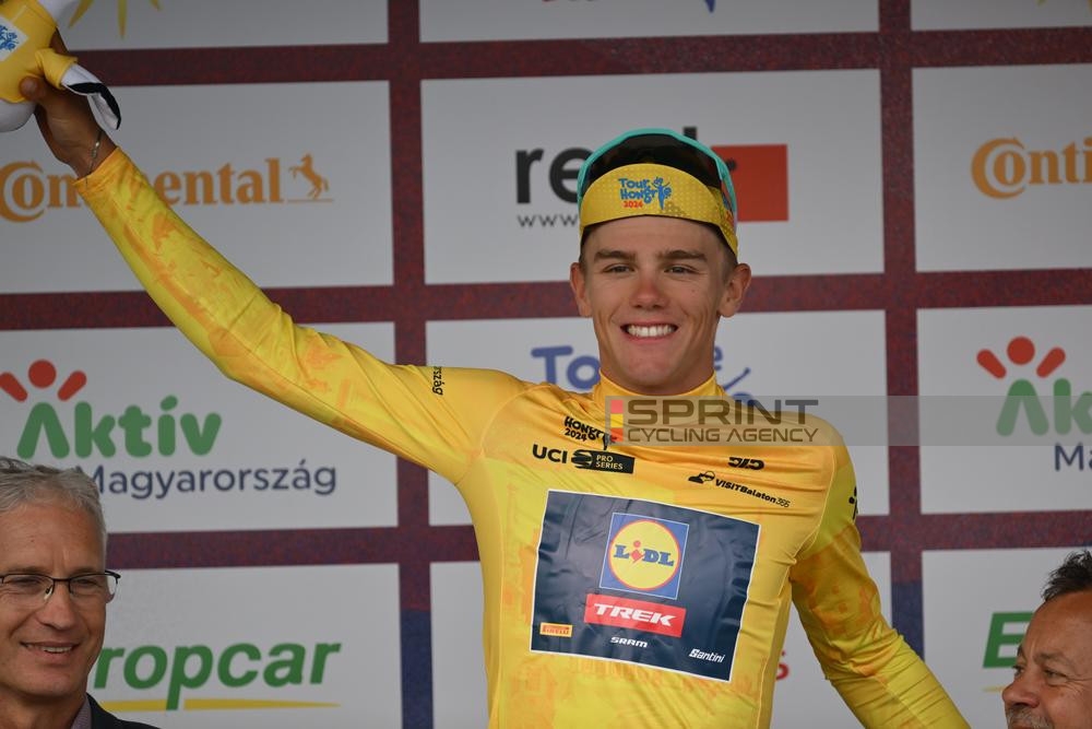 Thibau Nys segue o camisola amarela do Tour de Hongrie (Foto: Szymon Gruchalski/CV/SprintCyclingAgency©2024)