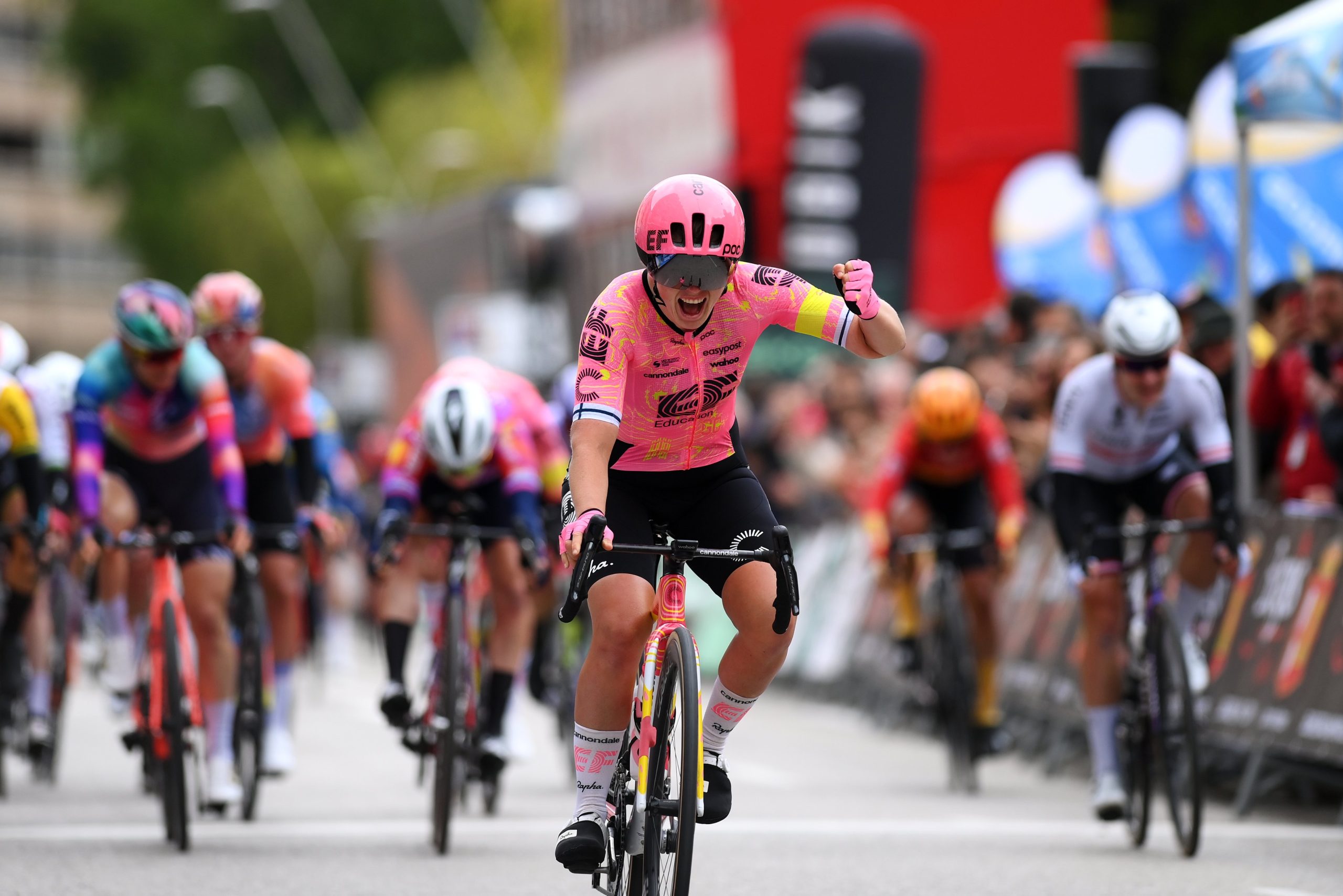 Lotta Henttala vence etapa 1 da Vuelta a Burgos Feminas, marcada por queda feia no final!