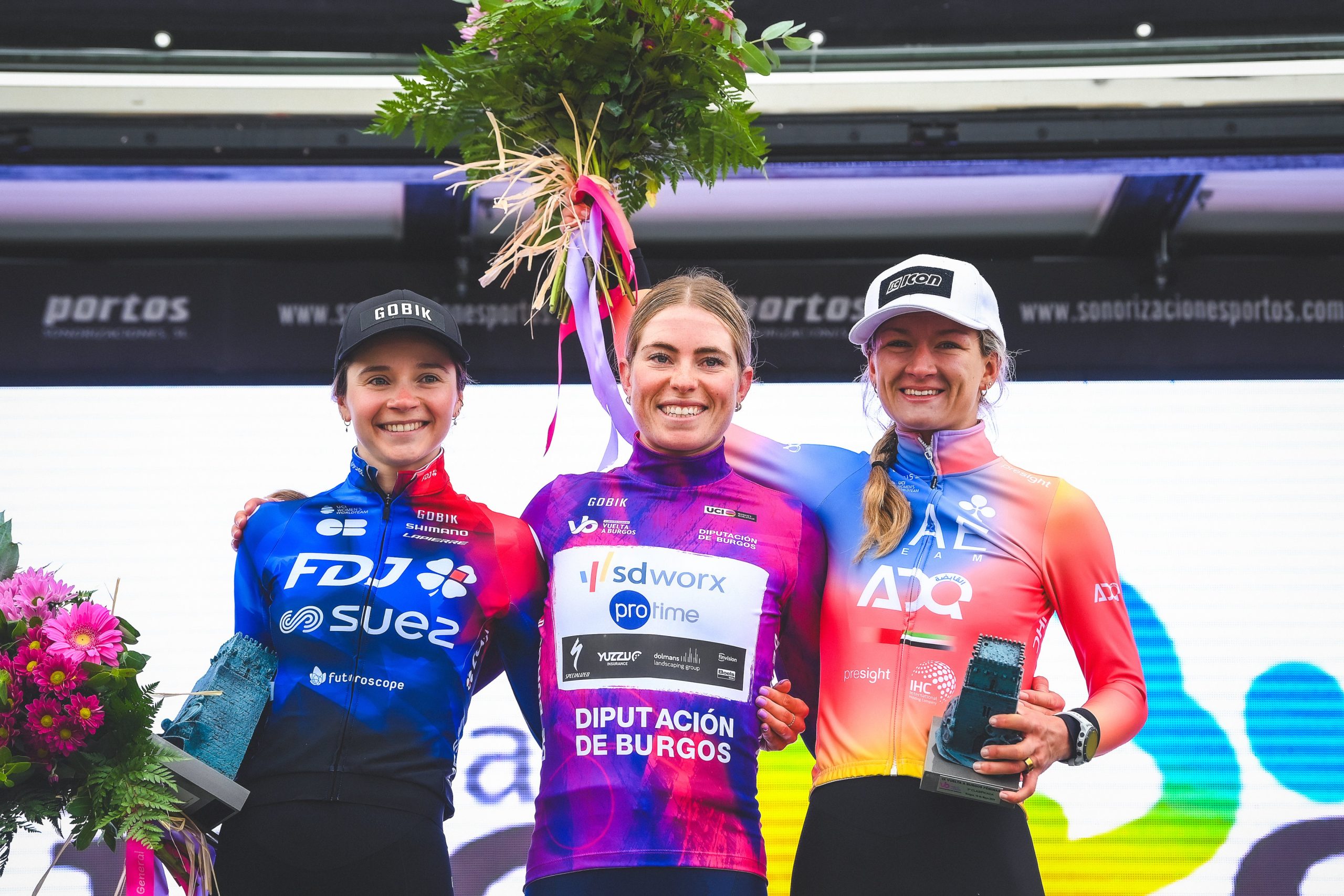 Pódio da Vuelta a Burgos Feminas com Evita Muzic, Demi Vollering e Karlijn Swinkels