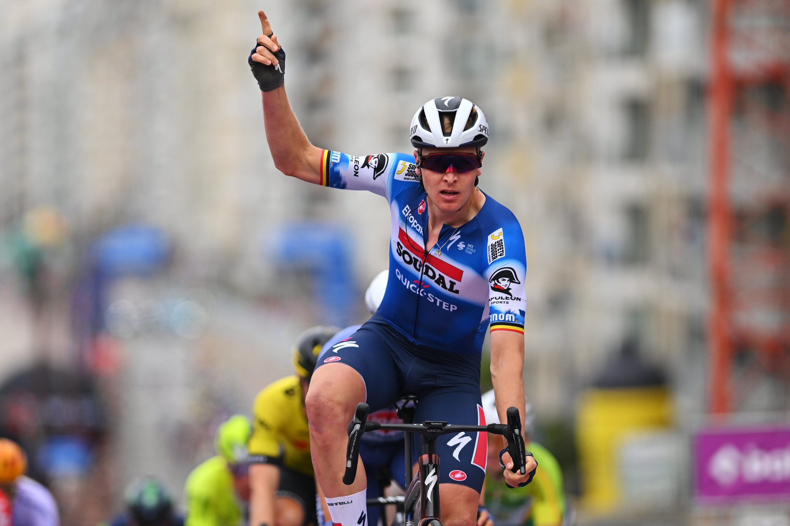 Tim Merlier vence batalha de titãs e conquista etapa 2 do Belgium Tour!