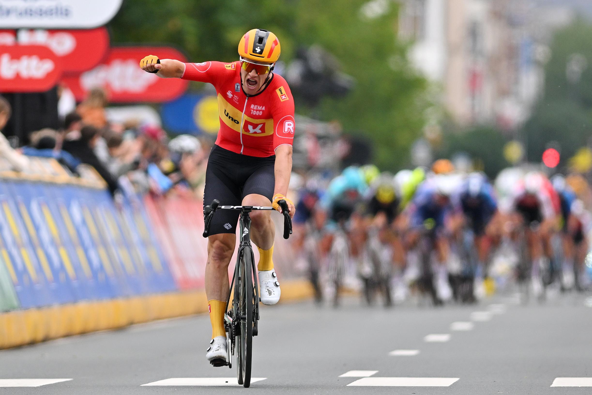 Jonas Abrahamsen estreia-se a vencer como profissional na Brussels Classic!