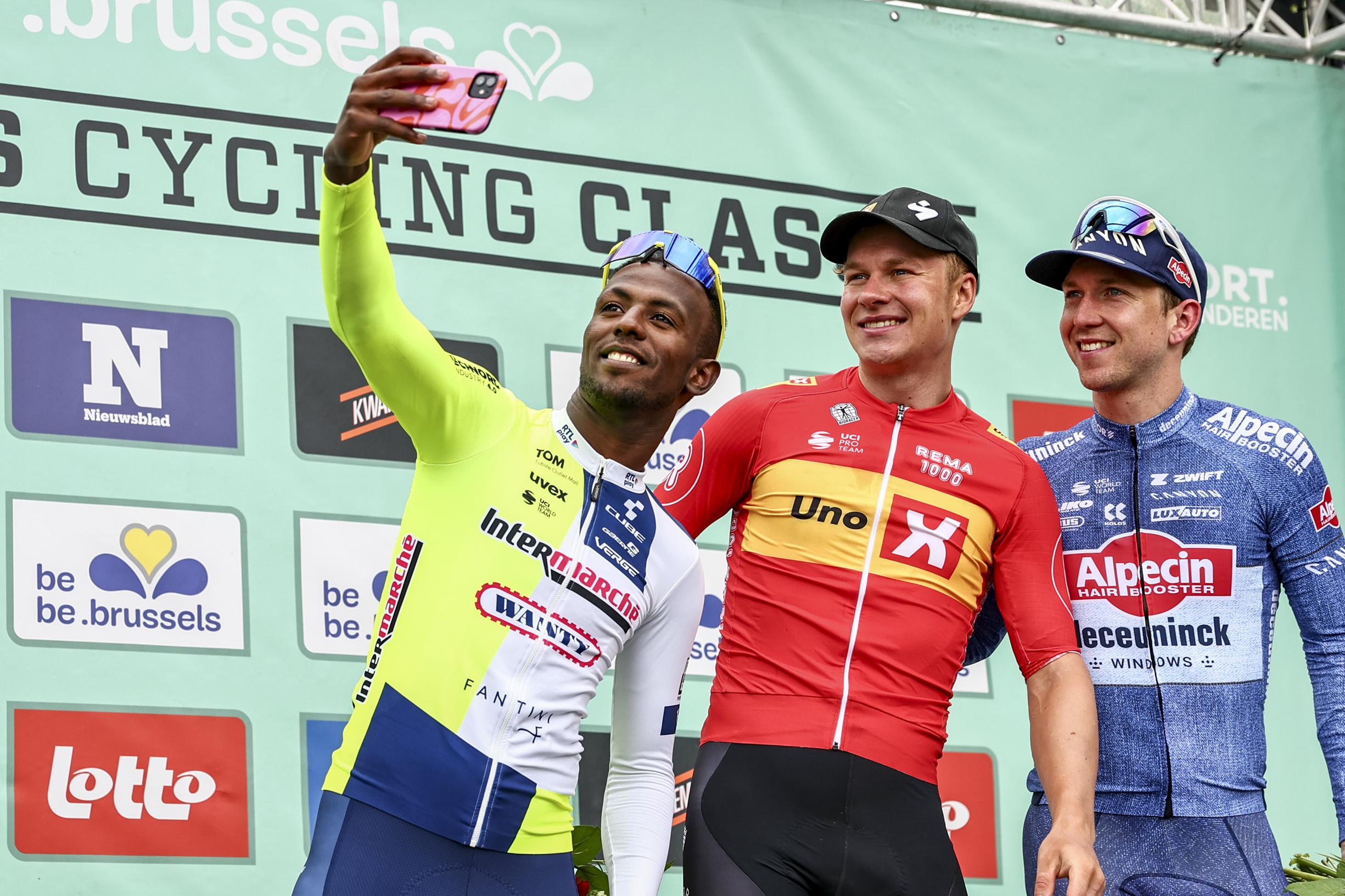 Pódio da Brussels Classic com Biniam Girmay, Jonas Abrahamsen e Kaden Groves (Foto: BELGA)