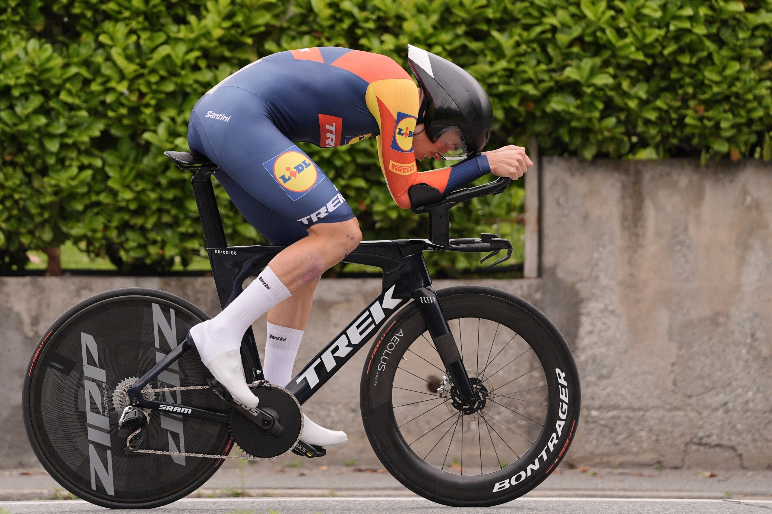 Jakob Soderqvist voa e triunfa no prólogo do Giro Next Gen!