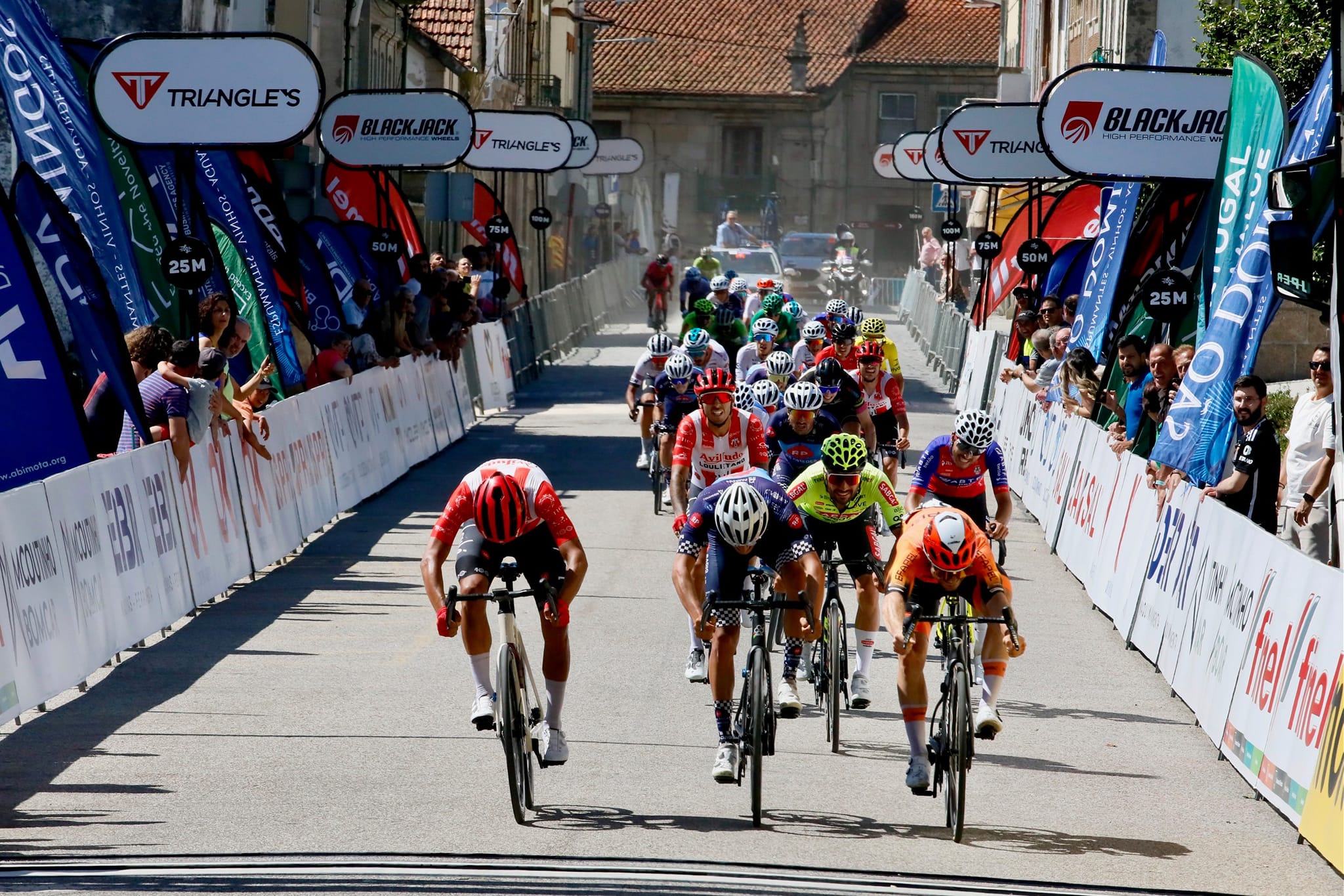Santiago Mesa impõe-se em apertado sprint e conquista etapa 2 do GP Abimota!