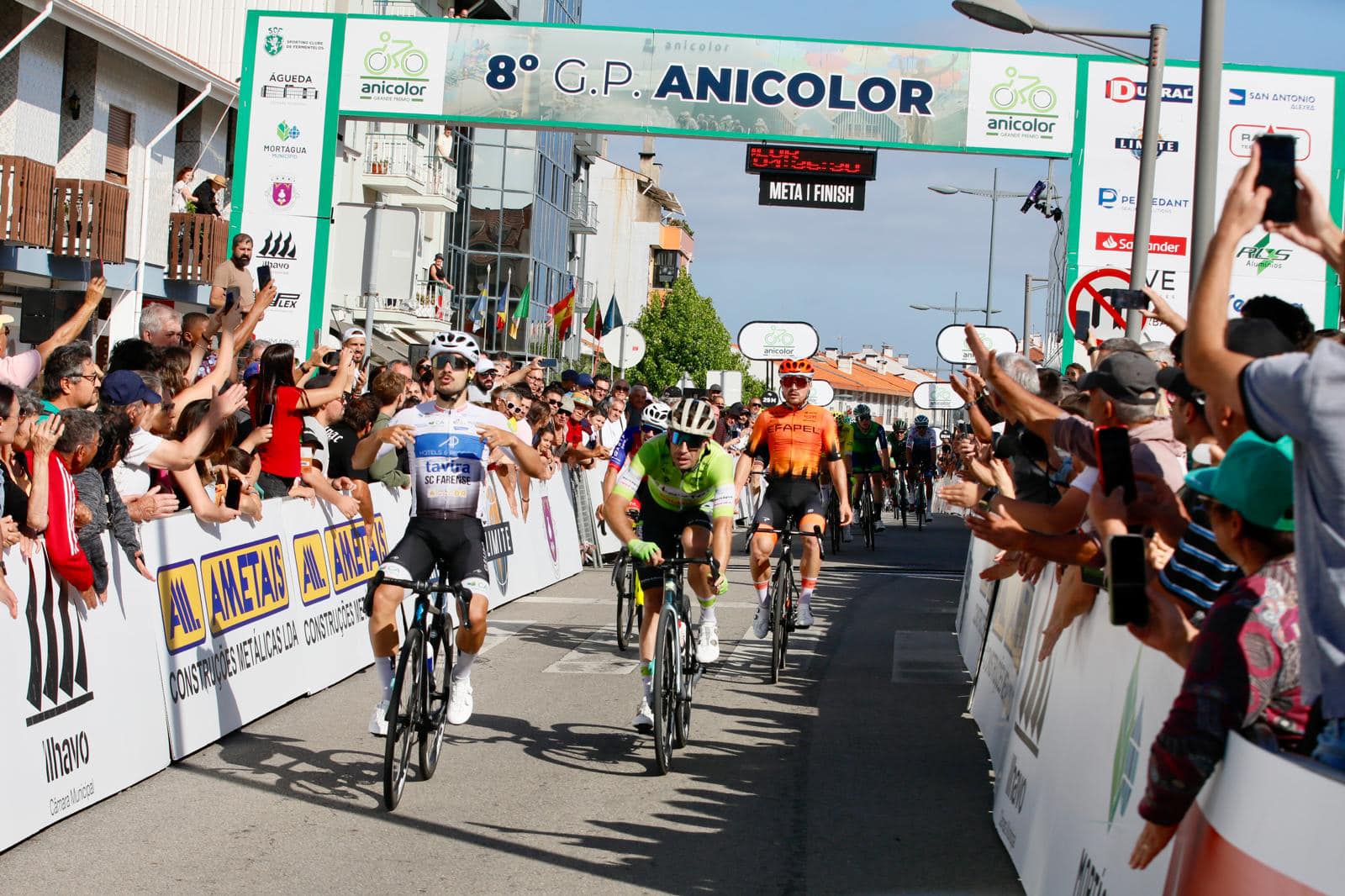 Francisco Campos vence ao sprint a etapa 2 do GP Anicolor! Julius Johansen segue líder!