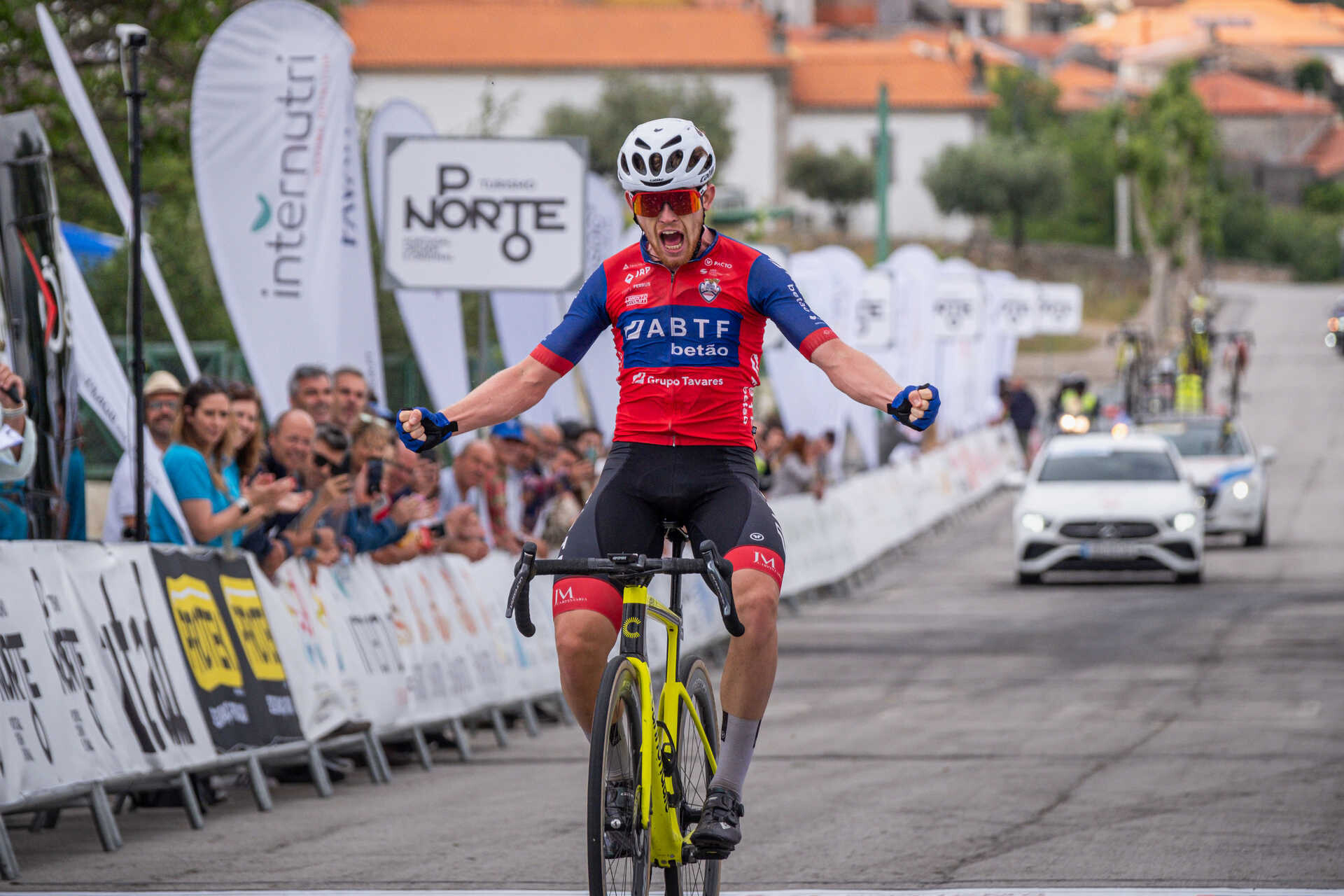 Francisco Pereira vence etapa 2 do GP Douro Internacional! Francisco Peñuela segue líder!