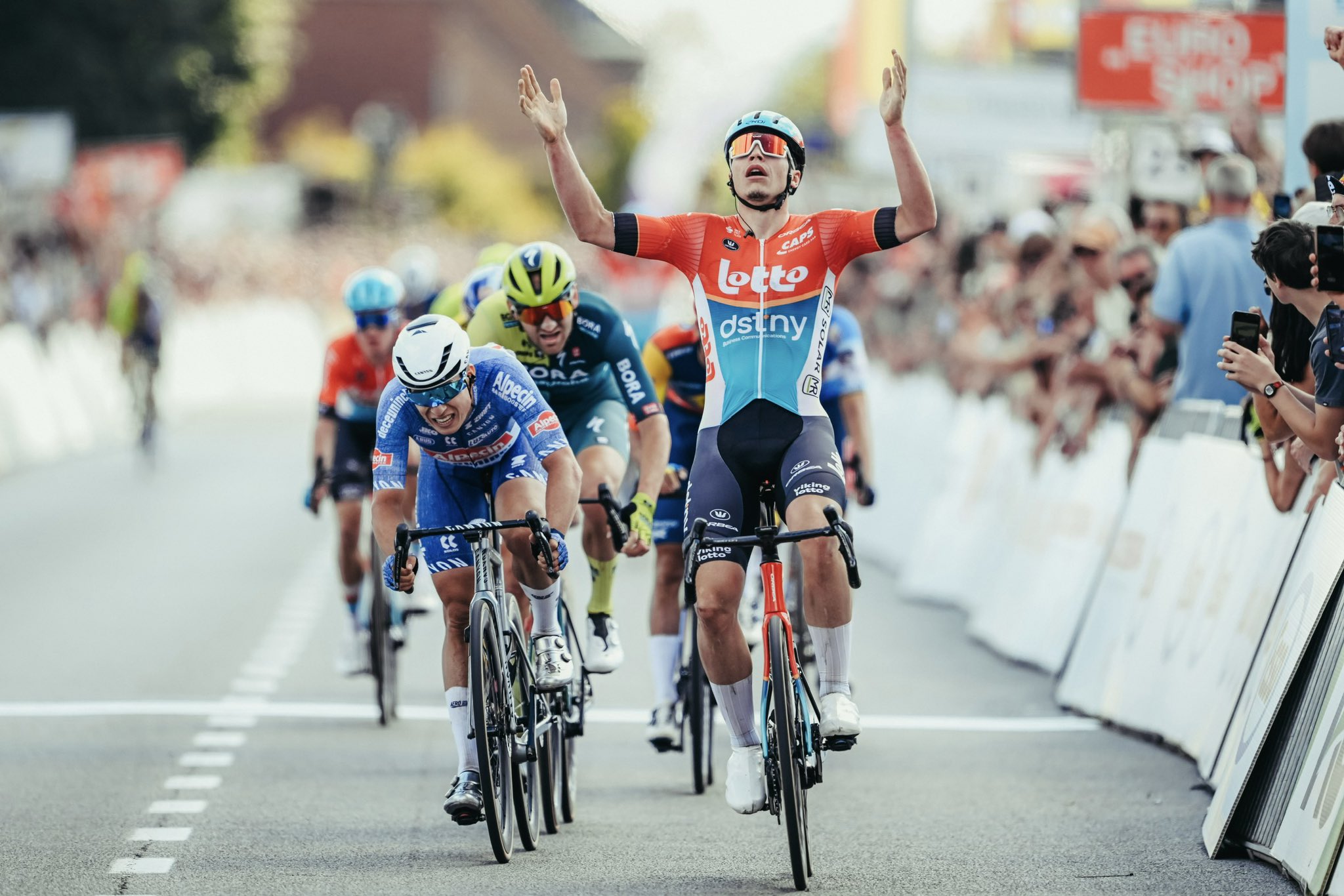 De Lie bate Philipsen no último dia dos Campeonatos Nacionais! Kopecky imperial na Bélgica!