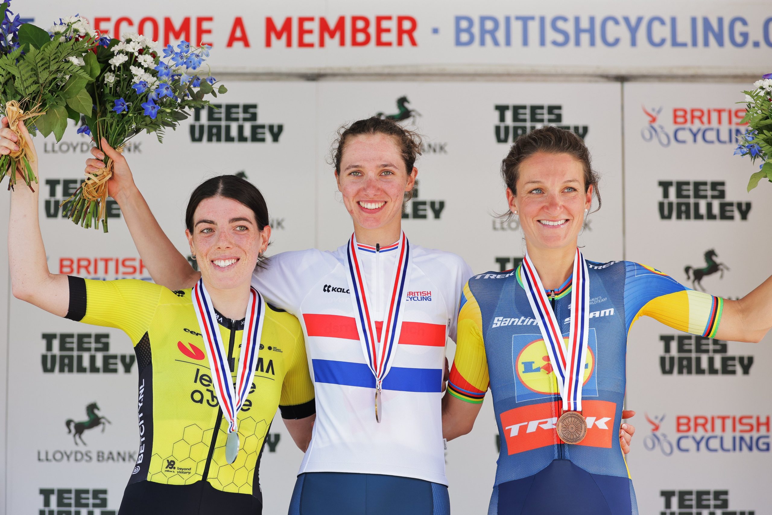 Pódio das Elites Femininas do Reino Unido com Anna Henderson, Pfeiffer Georgi e Lizzie Deignan (Foto: British Cycling)