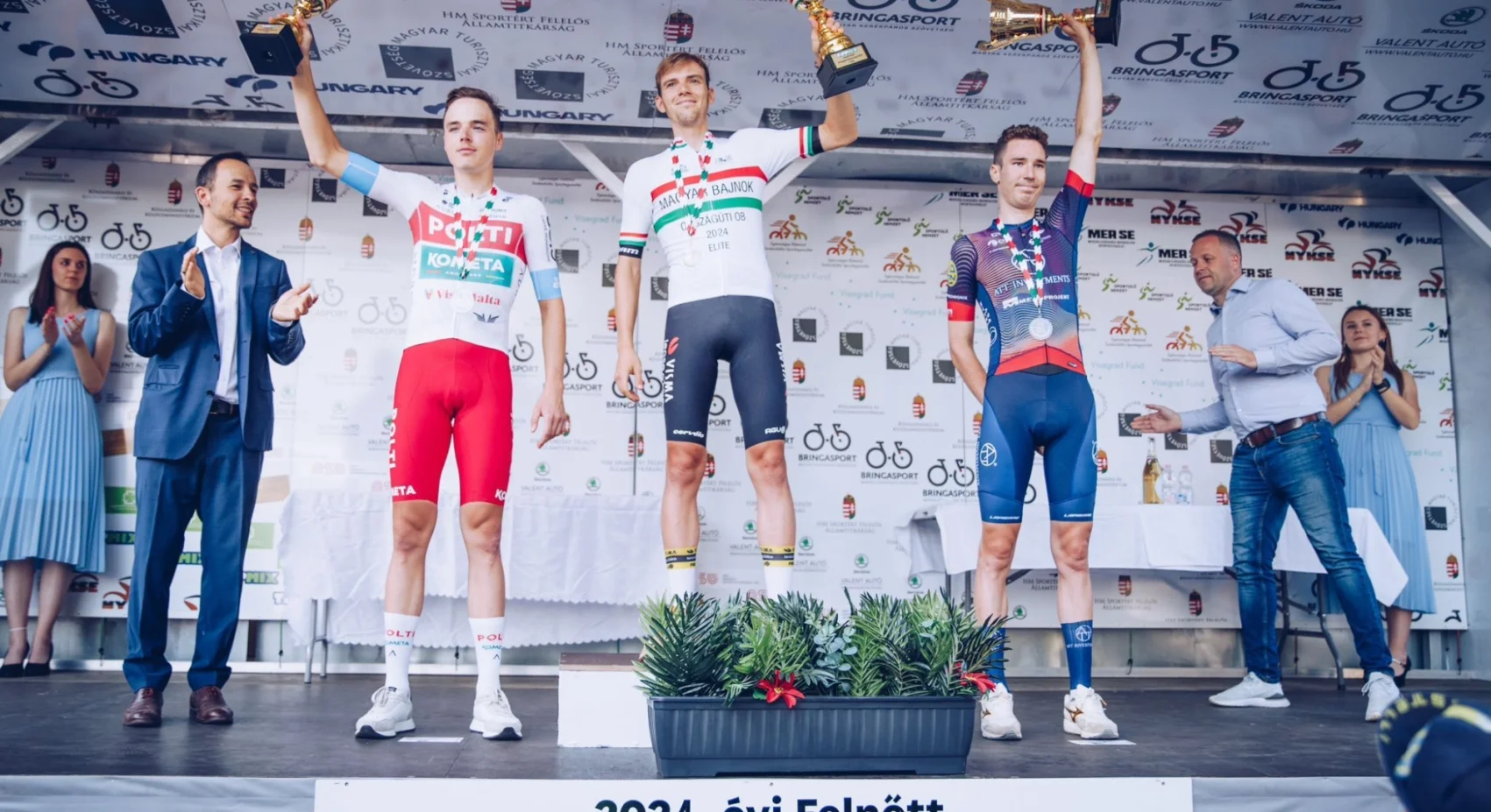 Pódio dos Elites Masculinos da Hungria com Erik Fetter, Attila Valter e Marton Dina (Foto: Németh András)