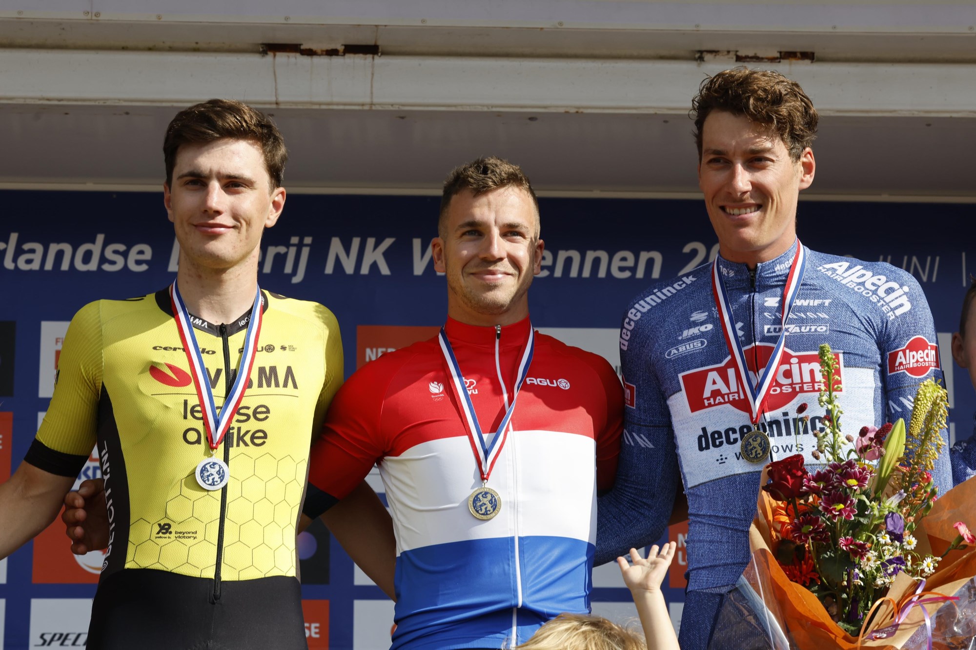 Pódio dos Elites Masculinos dos Países Baixos com Olav Kooij, Dylan Groenewegen e Ramon Sinkeldam (Foto: Getty Images)