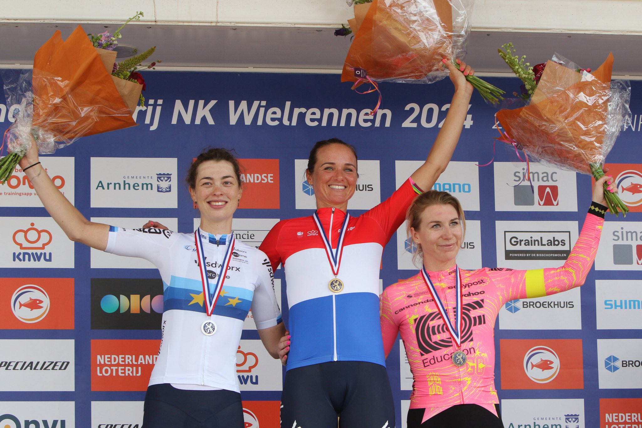 Pódio das Elites Femininas dos Países Baixos com Mischa Bredewold, Chantal van den Broek-Blaak e Nina Kessler (Foto: Bart Hazen)