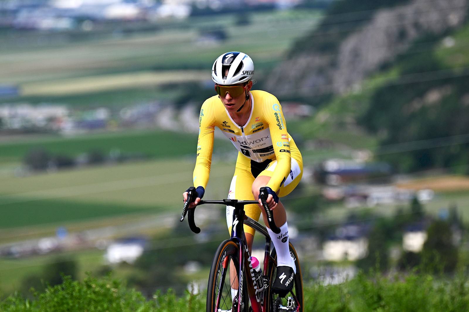 Demi Vollering soma 10ª vitória do ano na etapa 2 do Tour de Suisse!