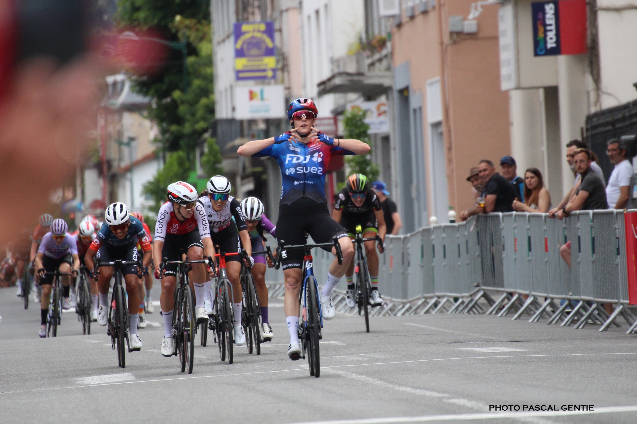 Vittoria Guazzini vence em Lourdes e é a primeira líder do Tour Féminin International des Pyrénées!