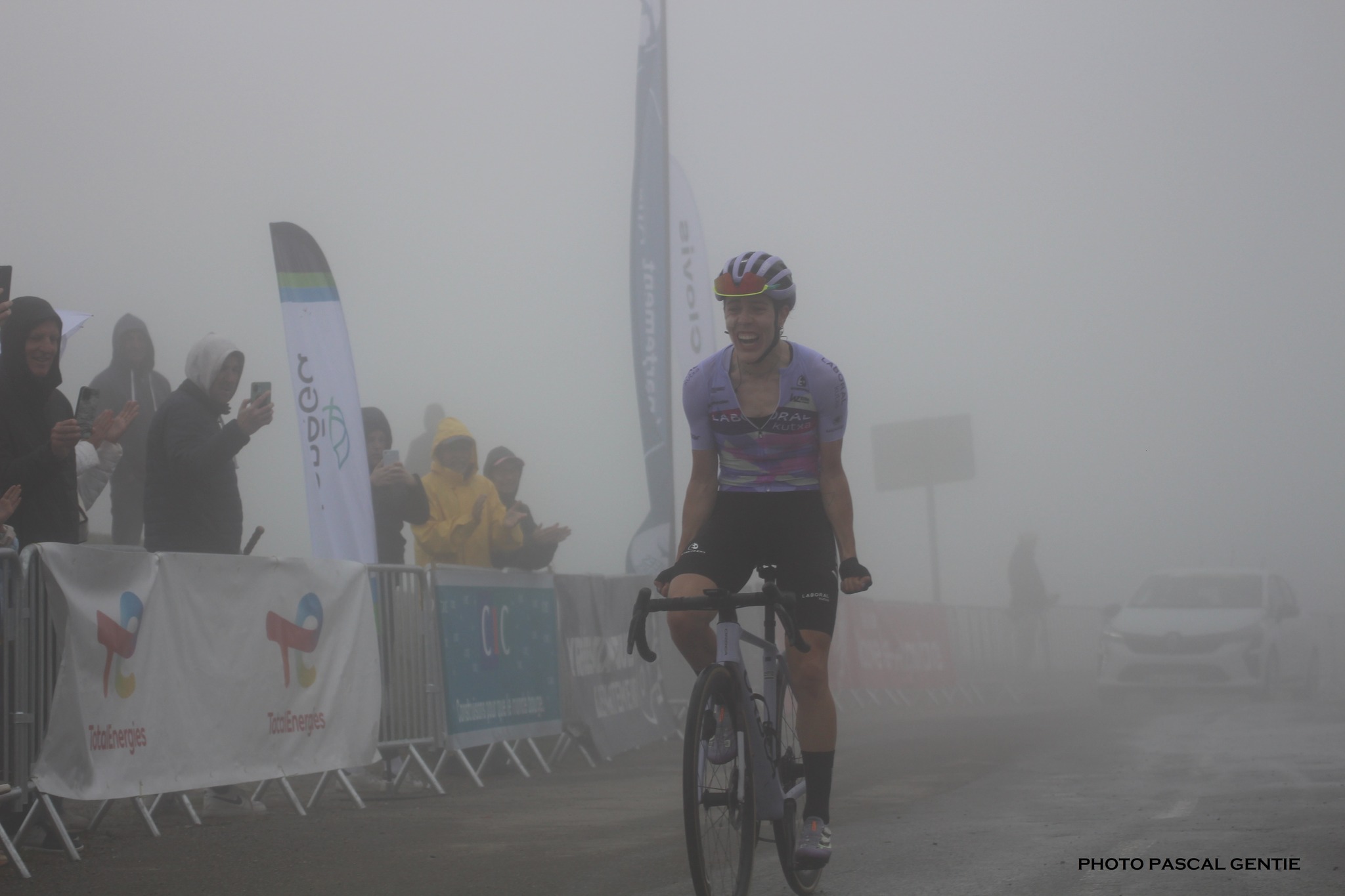 Usoa Ostolaza triunfa no Col d’Aubisque e é a nova líder Tour Féminin International des Pyrénées!