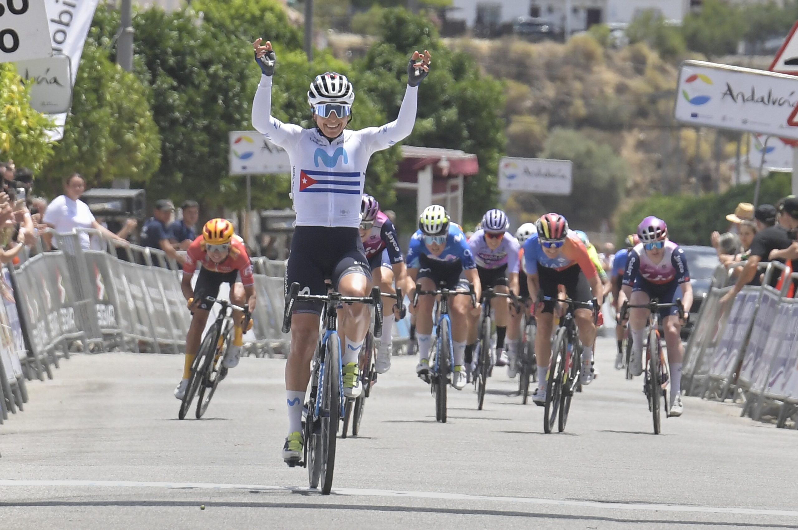 Arlenis Sierra triunfa em Pizarra! Mavi Garcia conquista Vuelta a Andalucia!