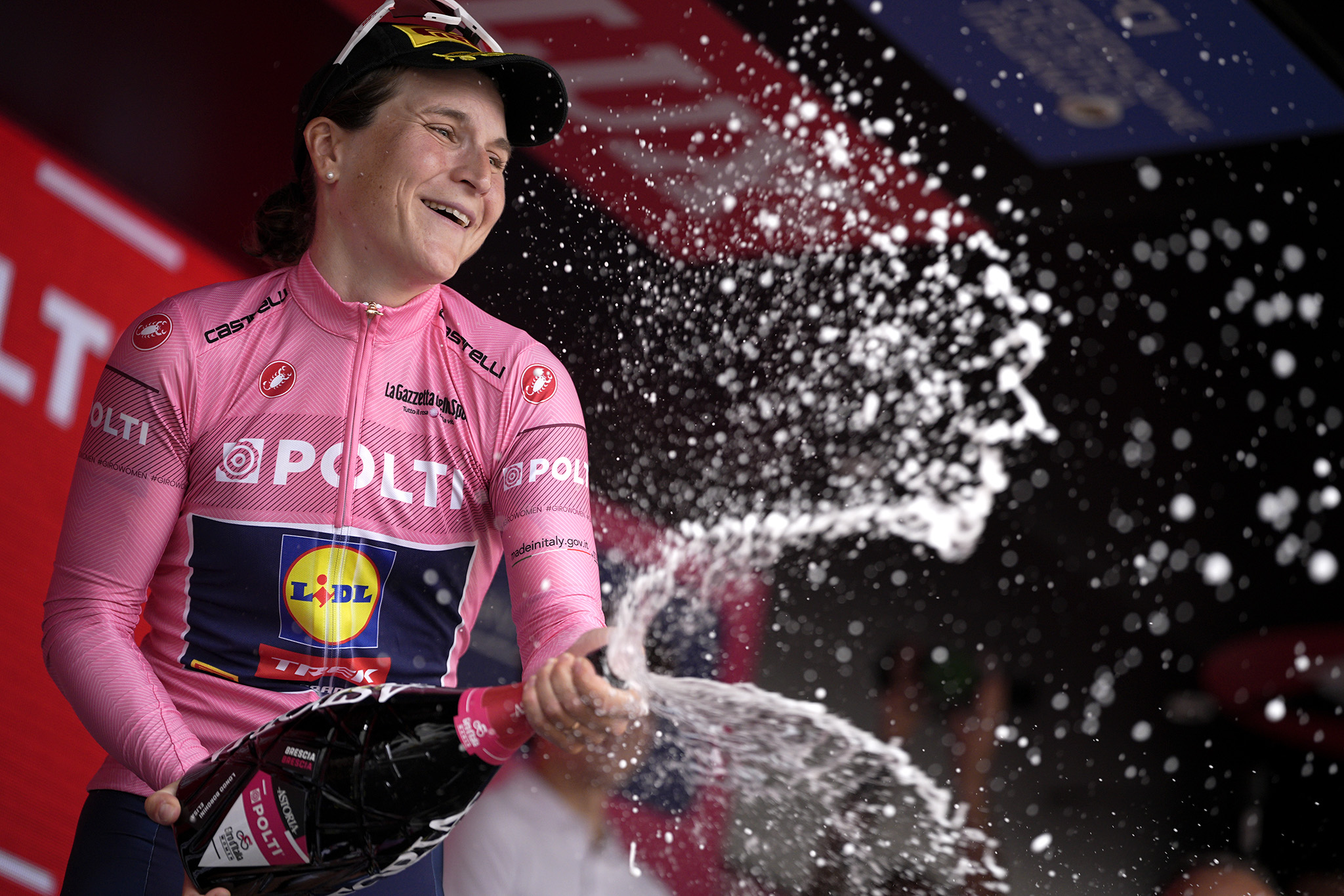Elisa Longo Borghini é a primeira Maglia Rosa do 35º Giro d'Italia Women!