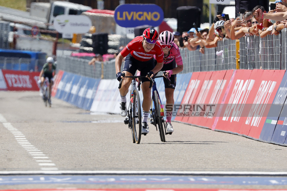 Grande duelo entre Lotte Kopecky e Elisa Longo Borghini no Blockhaus (Foto: Massimo Fulgenzi/SprintCyclingAgency©2024)