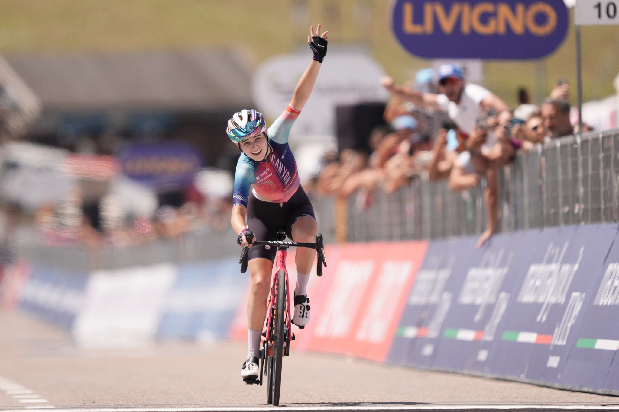 Neve Bradbury conquista o Blockhaus na etapa 7 do Giro d’Italia! Elisa Longo Borghini segue líder por 1s!