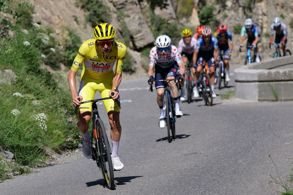 O ataque de Tadej Pogacar (Foto: Getty Images)