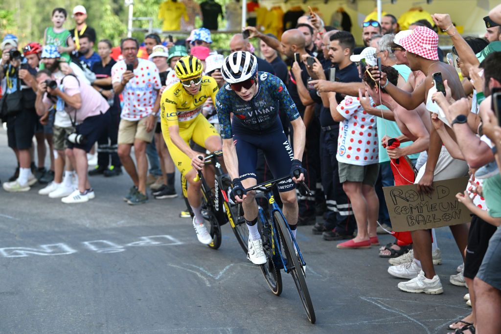 Novo duelo entre Jonas Vingegaard e Tadej Pogacar no Col de la Couillole (Foto: Getty Images)