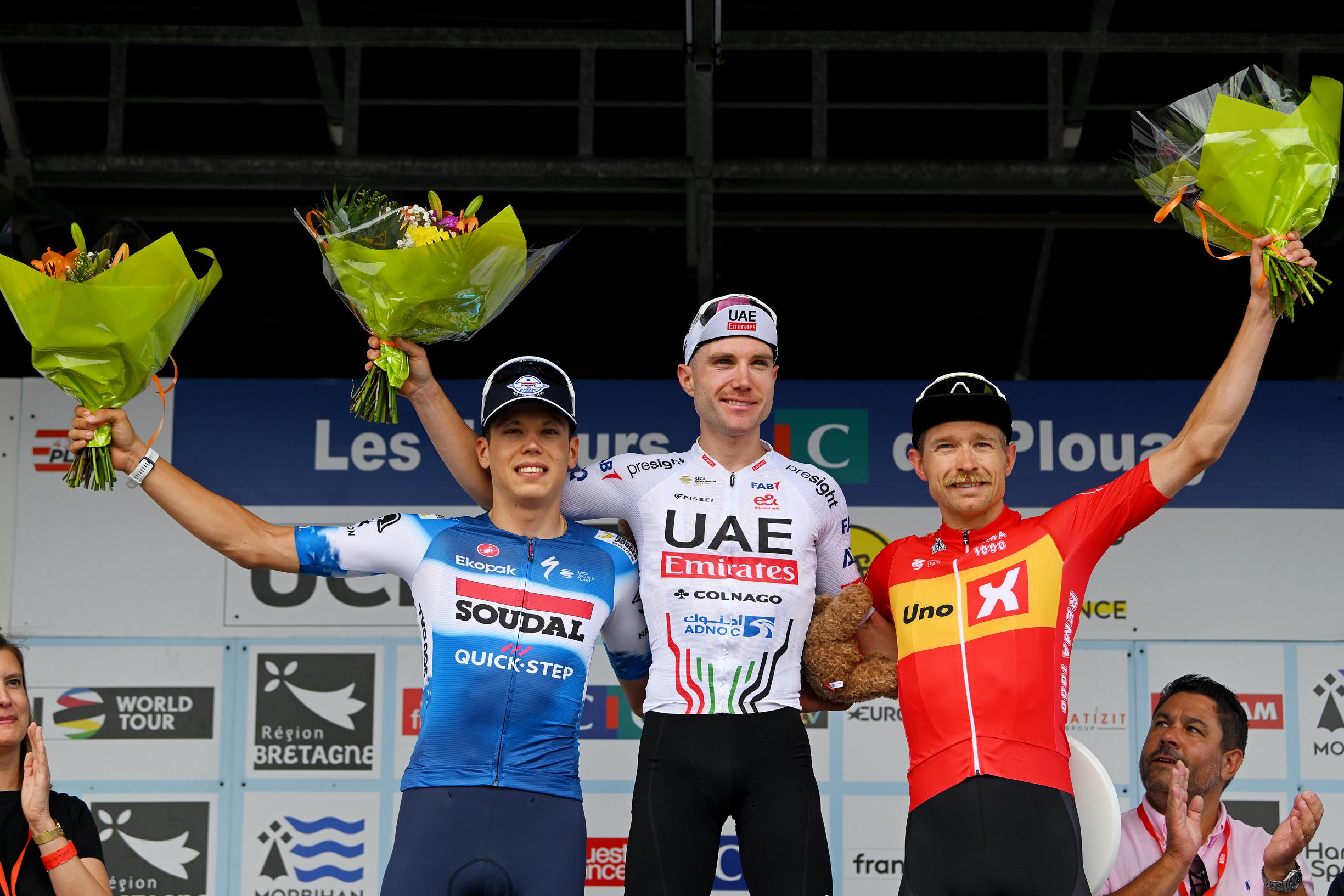 Pódio da Bretagne Classic com Paul Magnier, Marc Hirschi e Magnus Cort 