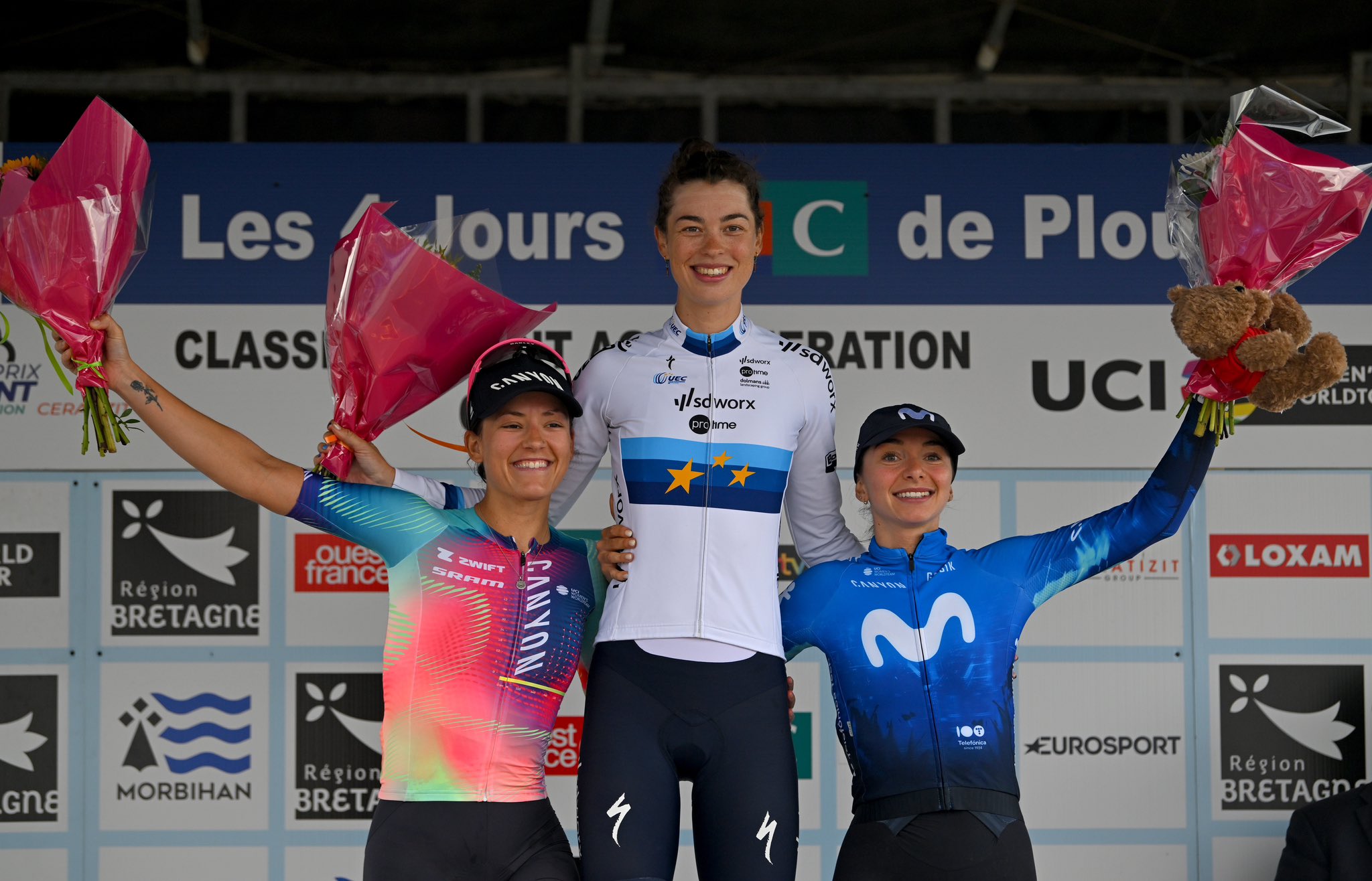 Pódio da Classic Lorient Agglomération com Chloé Dygert, Mischa Bredewold e Liane Lippert (Foto: Getty Images)