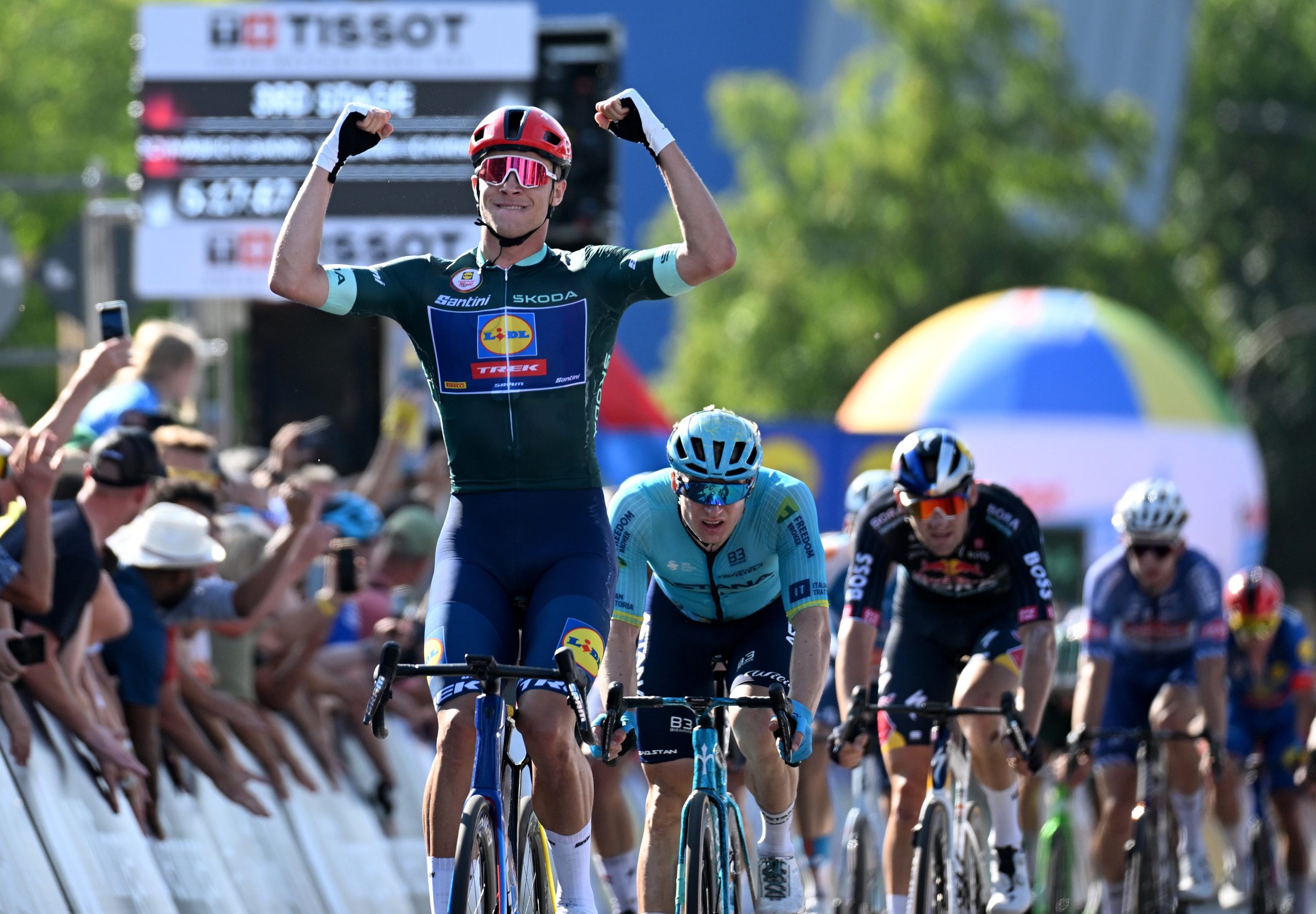 Jonathan Milan faz o hat-trick na etapa 3 do Deutschland Tour!