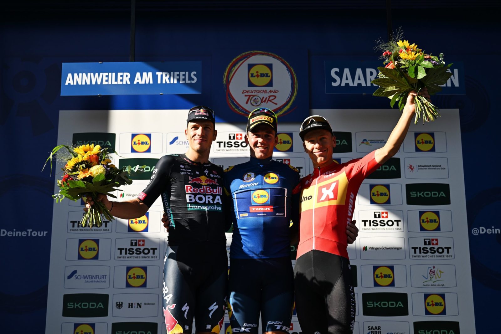 Pódio final do Deutschland Tour com Danny Van Poppel, Mads Pedersen e Tobias Johannessen 