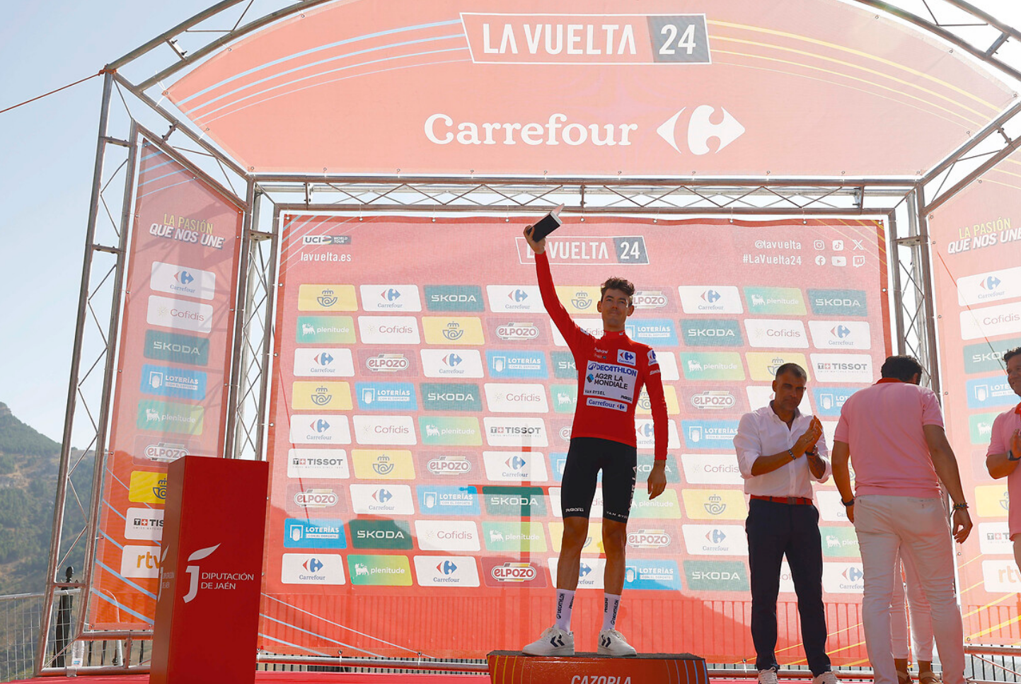 Ben O'Connor segue o camisola vermelha da La Vuelta a España (Foto: ASO)