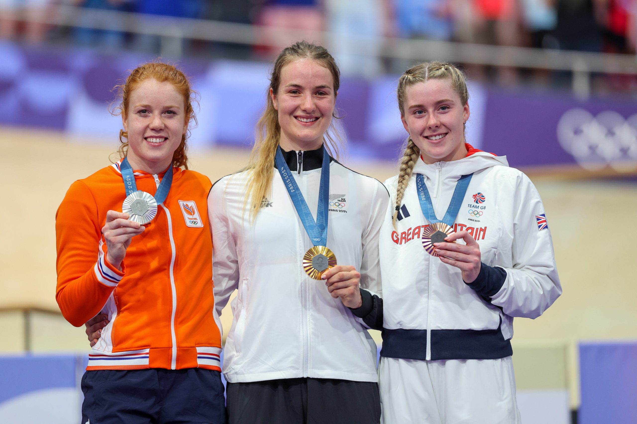Pódio do Keirin feminino com Hetty van de Wouw, Ellesse Andrews e Emma Finucane