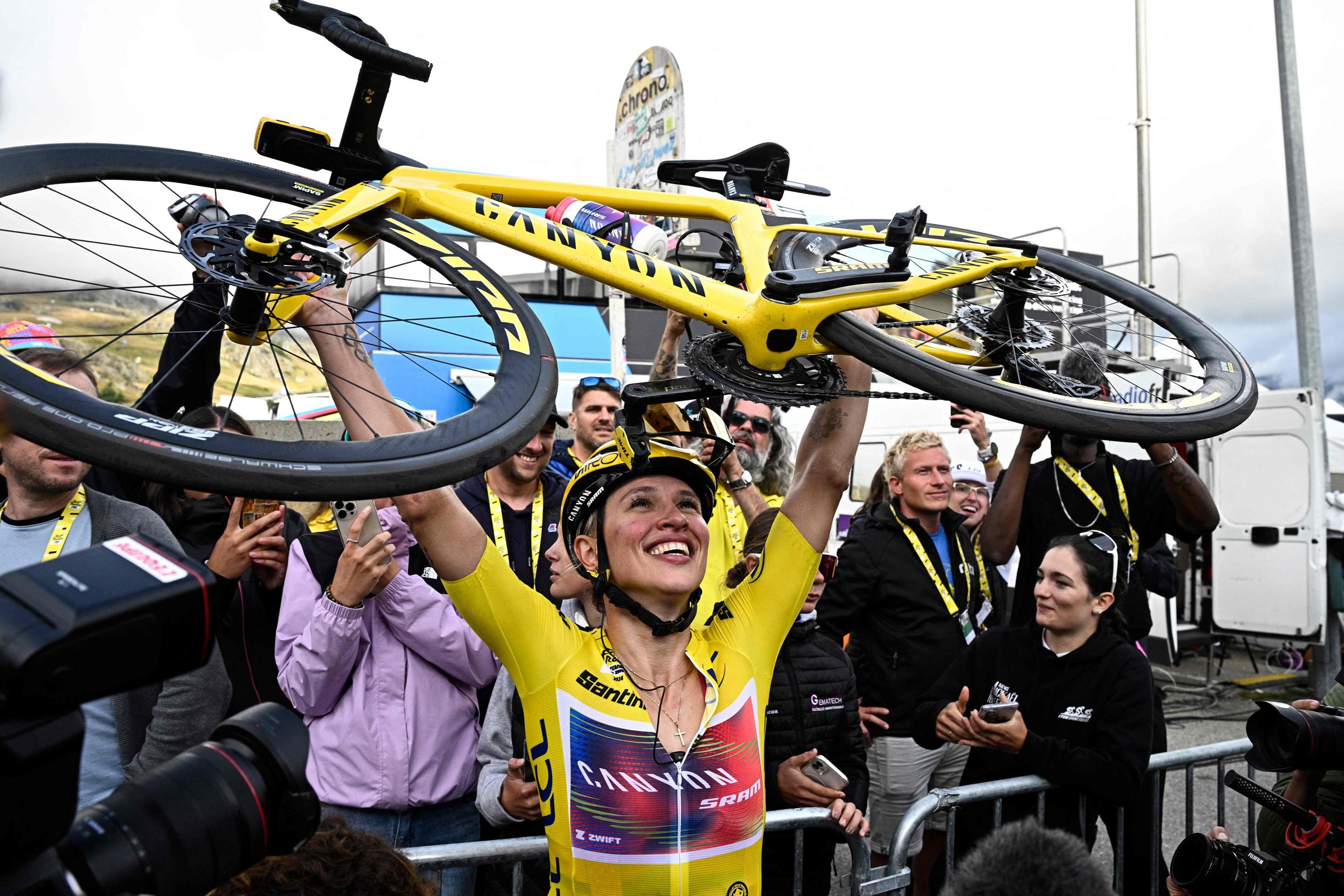Kasia Niewiadoma vence Tour de France Femmes por apenas 4s! Demi Vollering vence etapa final!