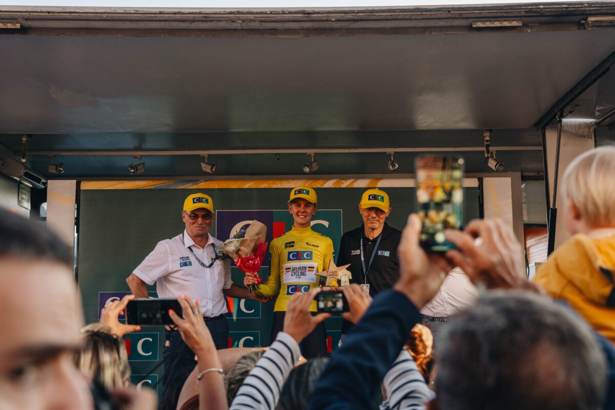 Lore De Schepper é a primeira camisola amarela do Tour de l'Avenir Femmes