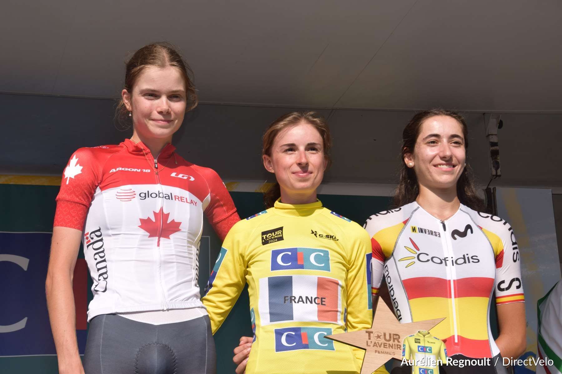 Pódio do Tour de l'Avenir Femmes com Isabella Holmgren, Marion Bunel e Eneritz Crespo