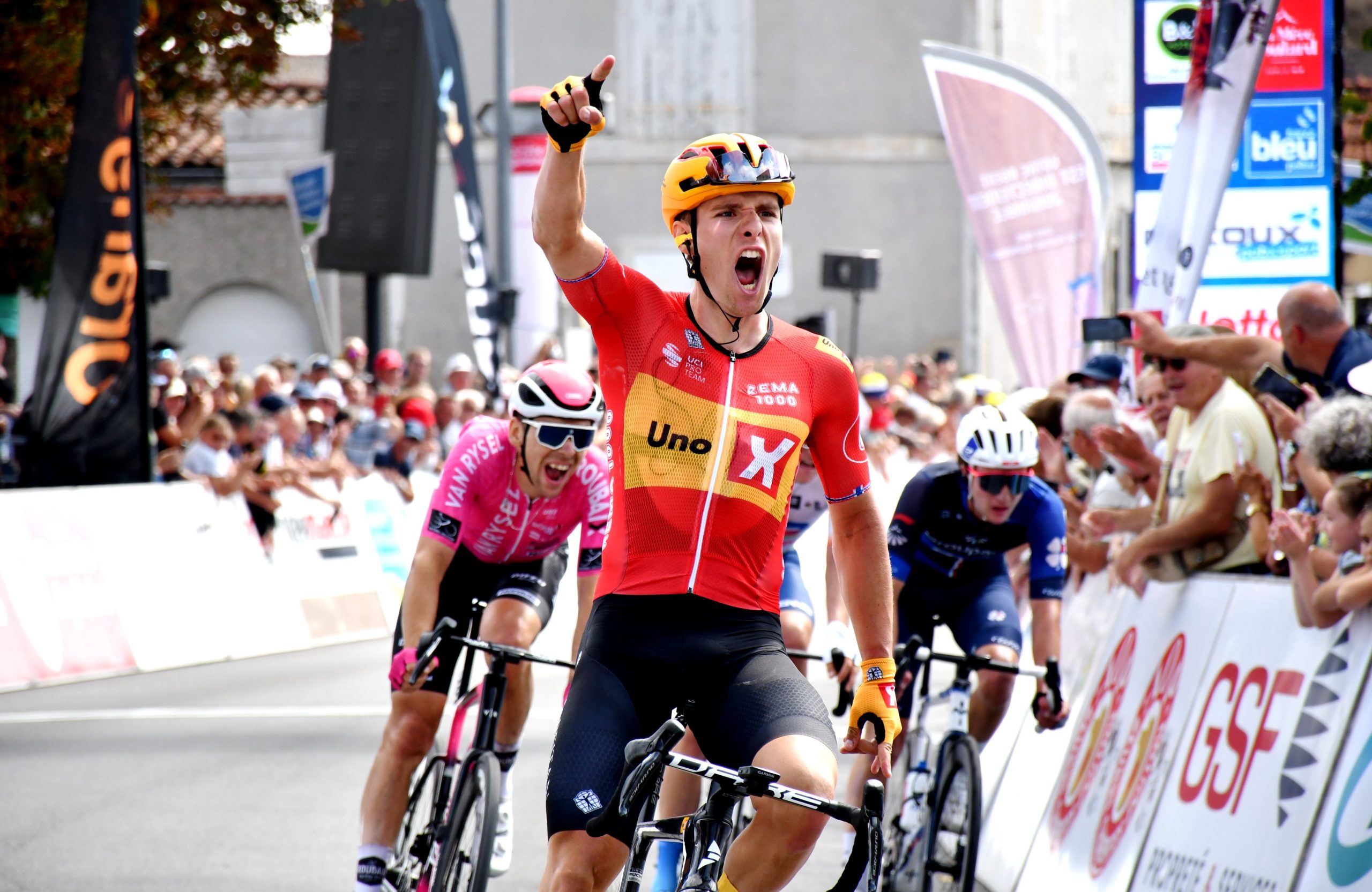 Fredrik Dversnes conquista etapa 1 do Tour du Poitou-Charentes, marcada por echelons!