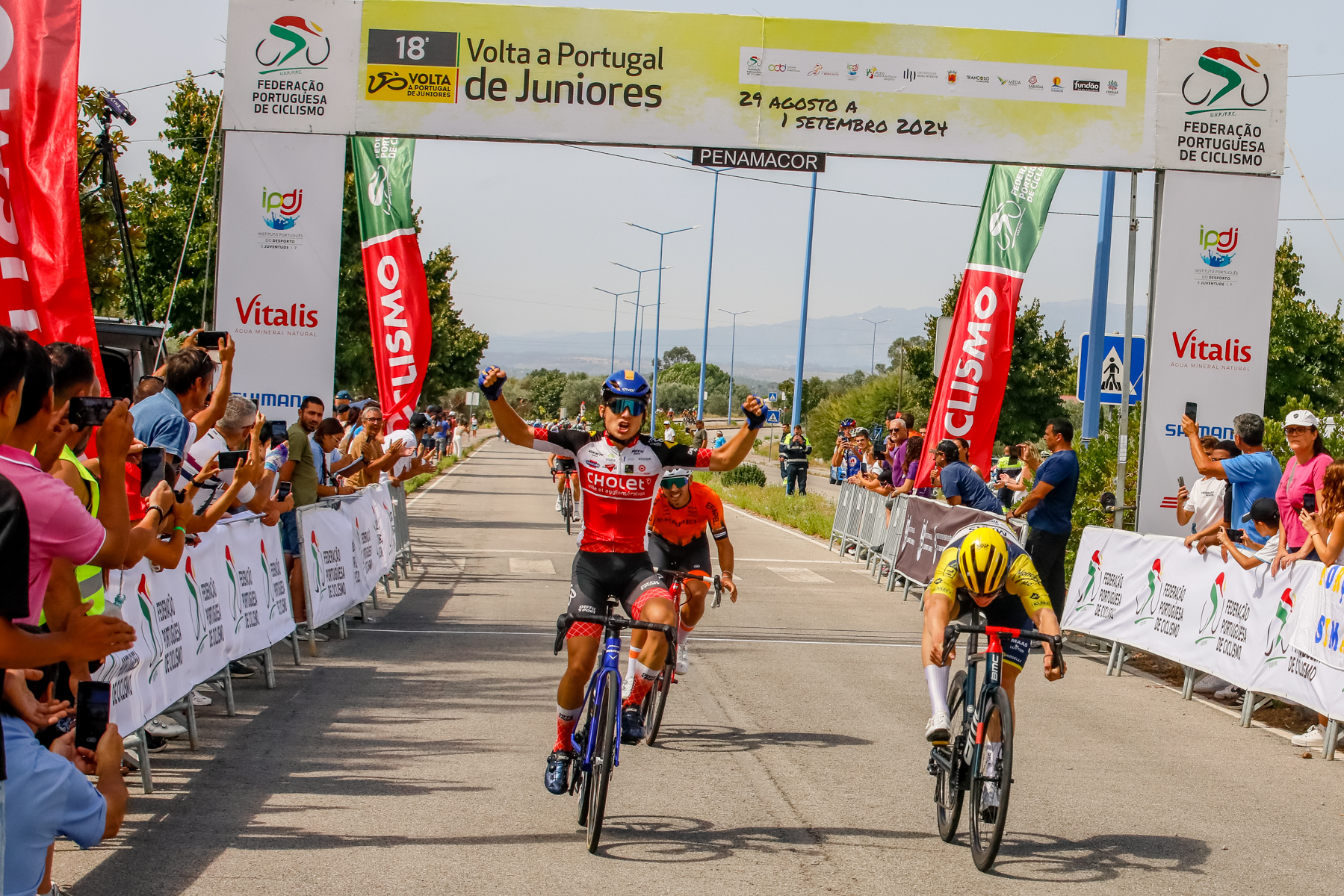 Victor Herbreteau vence em fuga a etapa 3 da Volta a Portugal Júnior!
