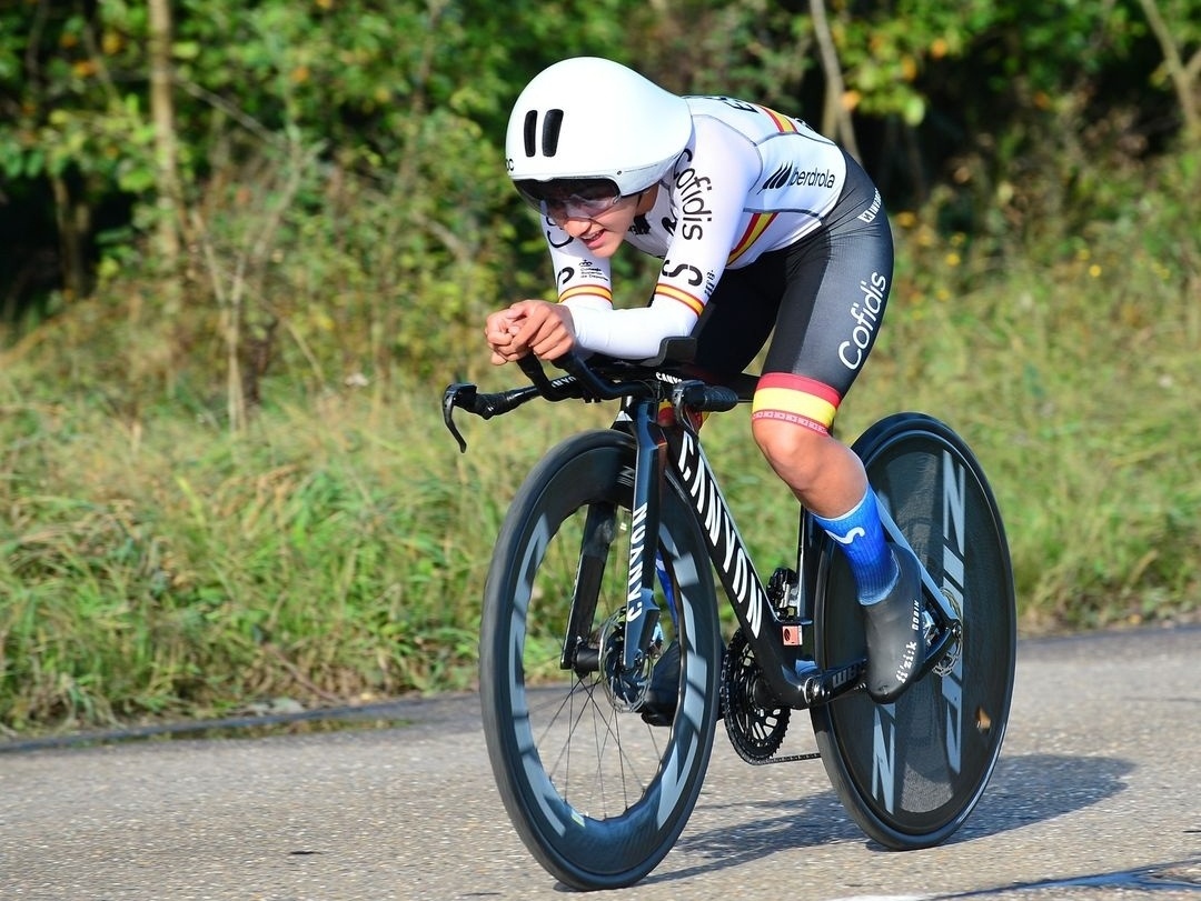 Paula Ostiz confirmou o seu bom momento de forma ao conquistar o Título Europeu de contrarrelógio de Juniores (Foto: Getty Images)