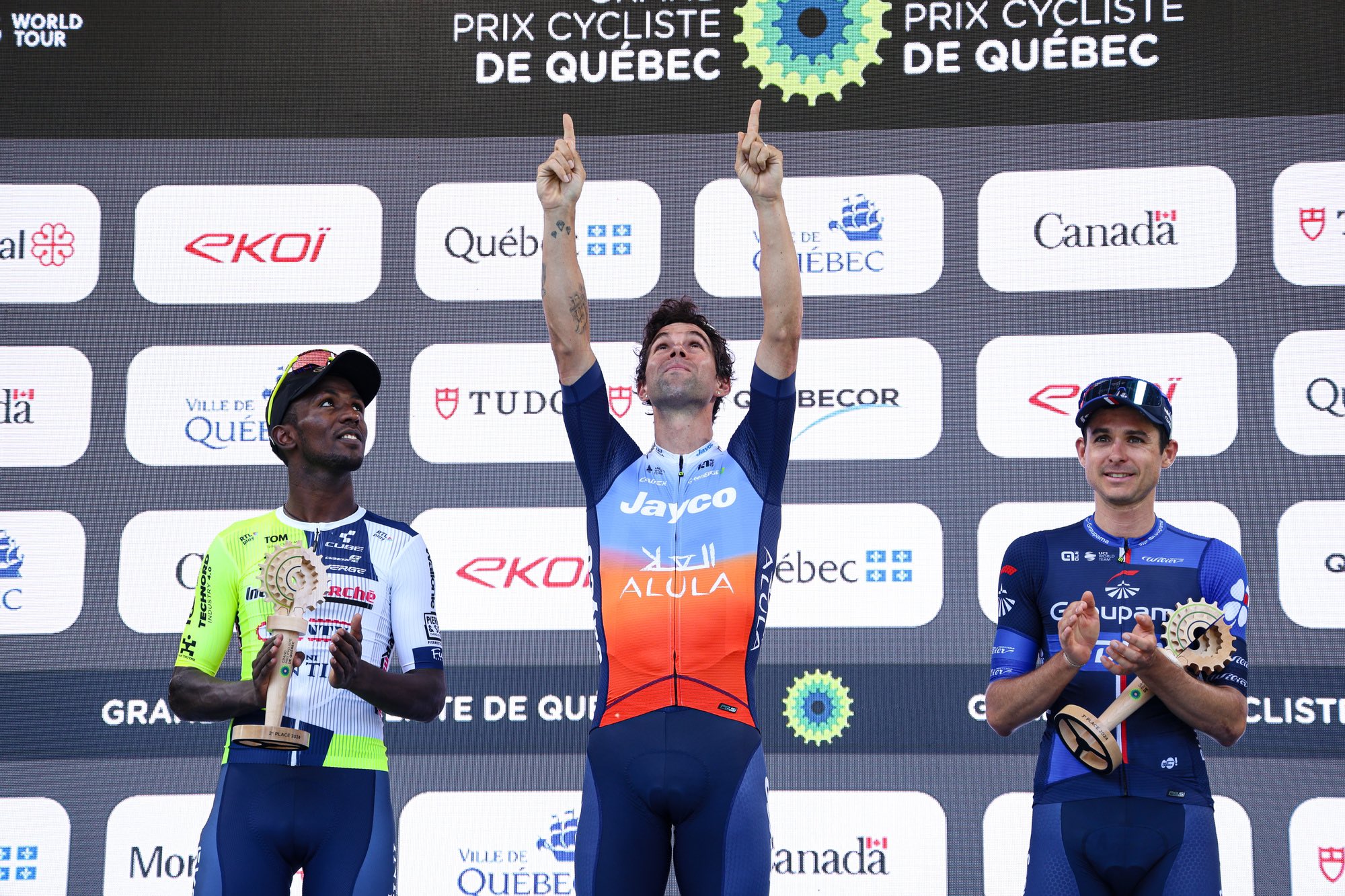 O pódio do GP Québec com Biniam Girmay, Michael Matthews e Rudy Molard (Foto: Sprint Cycling Agency)