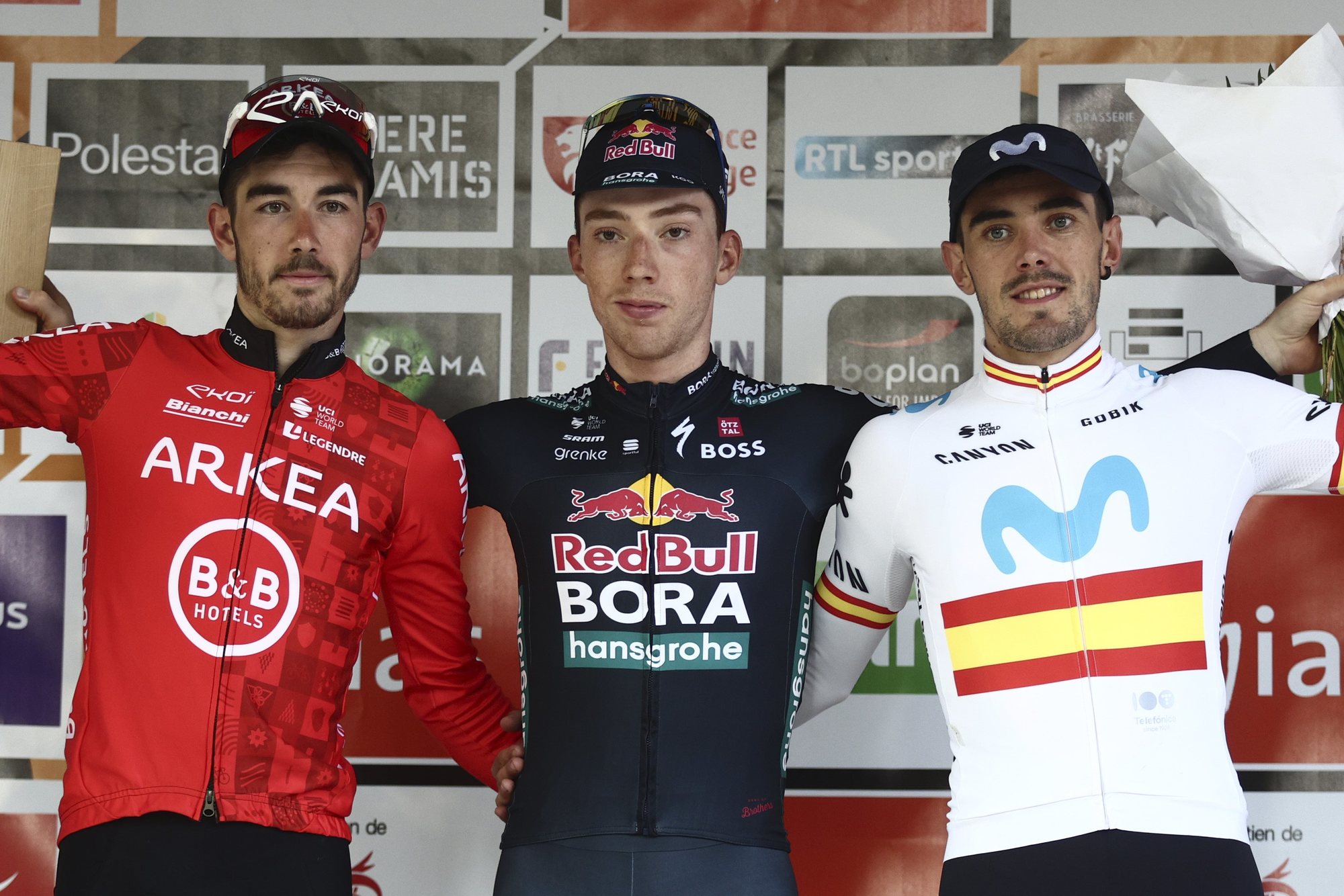 O pódio do Grand Prix de Wallonie com Clément Champoussin, Roger Adrià e Alex Aranburu