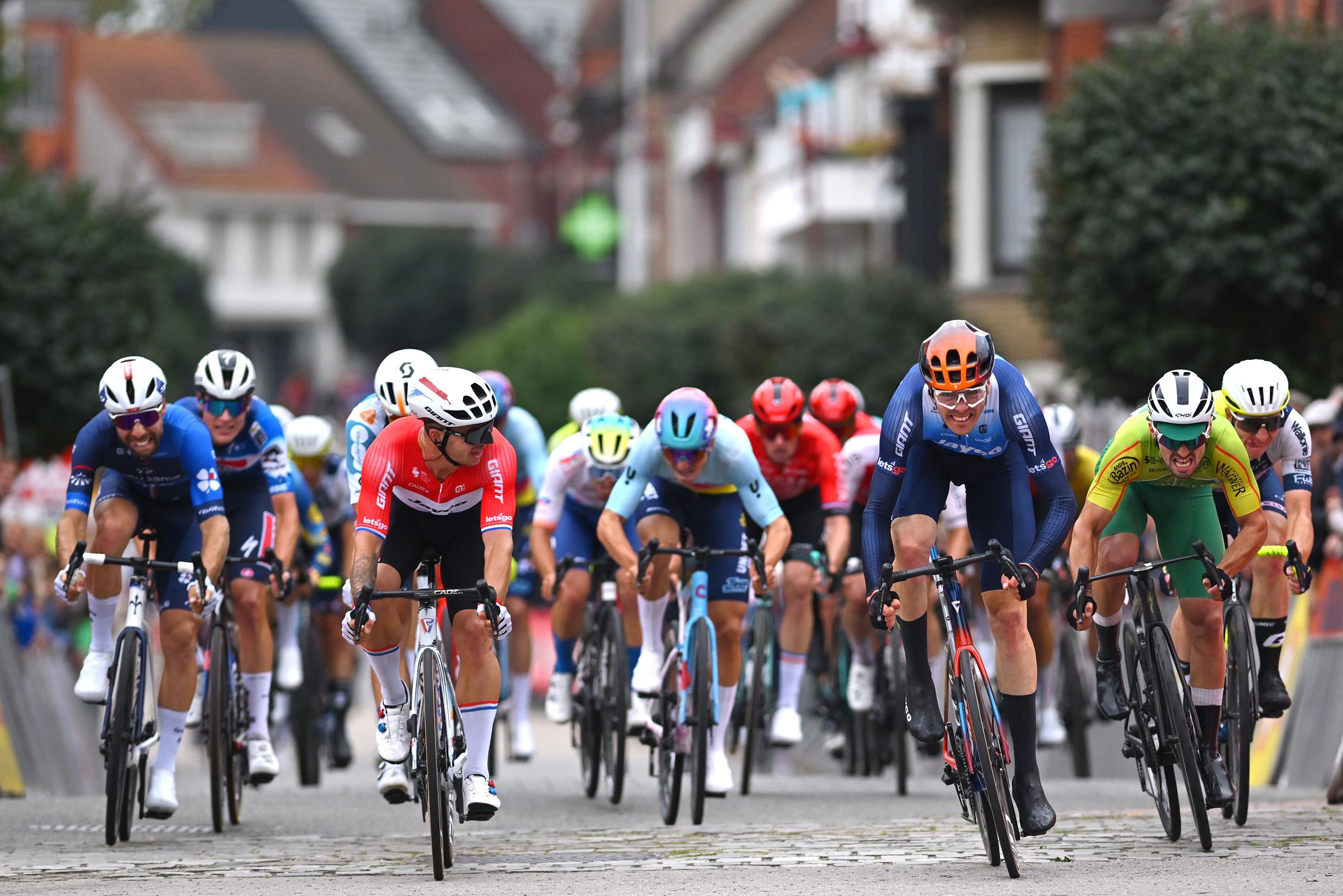 Max Walscheid regressa aos triunfos na Omloop van het Houtland em caótico final!