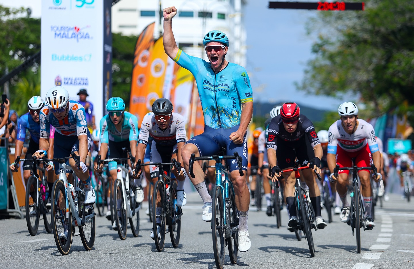 Gleb Syritsa regressa às vitórias na etapa 1 do Tour de Langkawi!